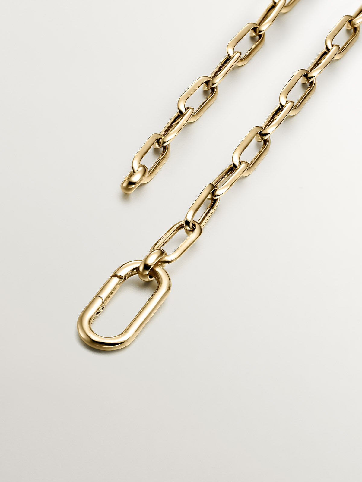 Chain of rectangular links made of 925 silver, coated in 18K 