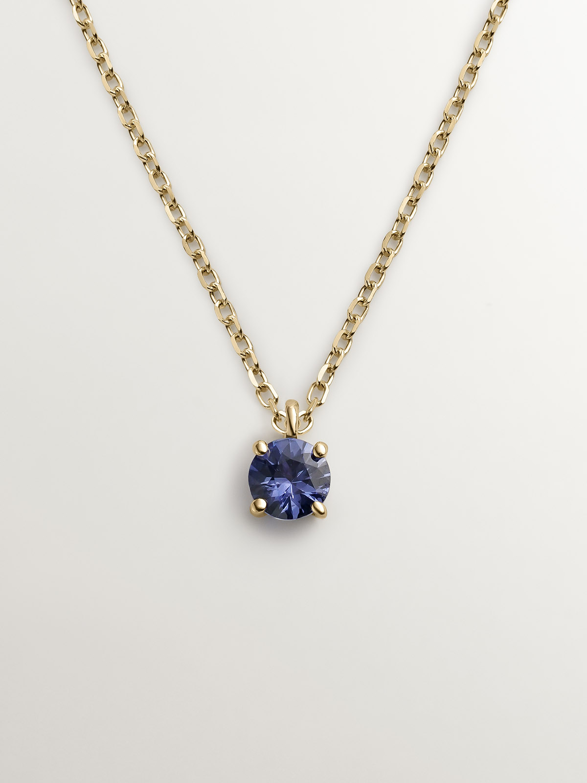 9K yellow gold pendant with blue sapphire