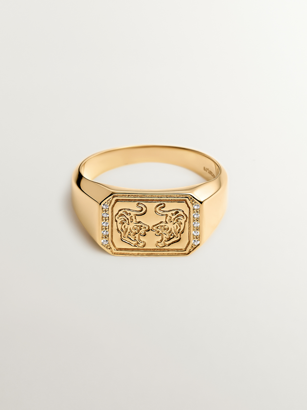 925 Silver signet ring bathed in 18K yellow gold with tigers and topazes.