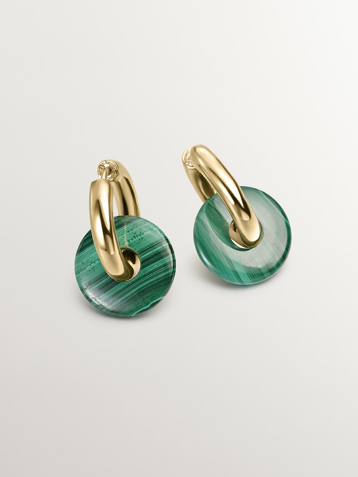 Medium hoop earrings made of 925 silver, gold plated in 18K yellow gold with green malachite.