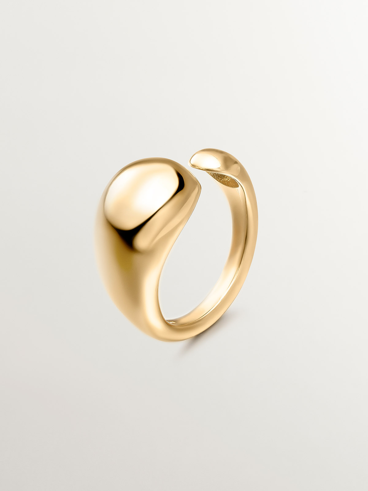 Tú y Yo ring made of 925 silver, bathed in 18K yellow gold with a domed shape.