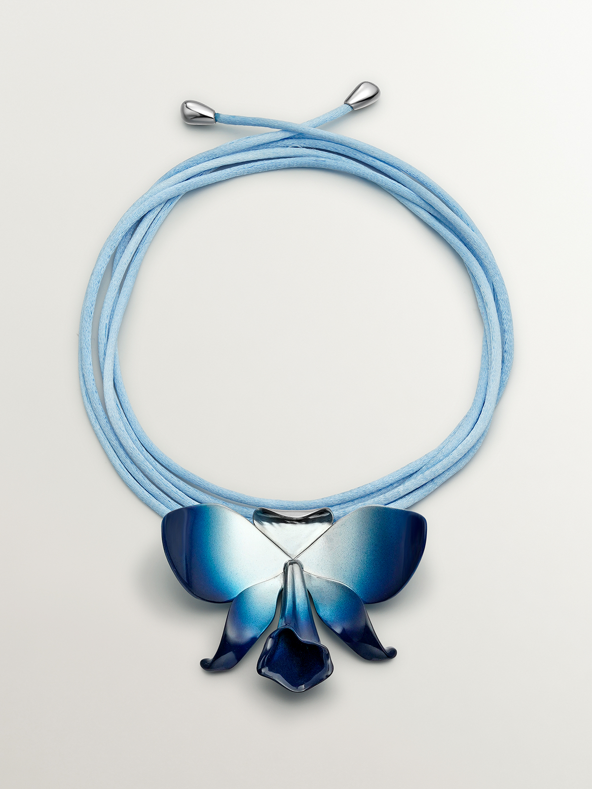 Cord and 925 silver necklace in the shape of an orchid, gradient blue enamel and polished effect