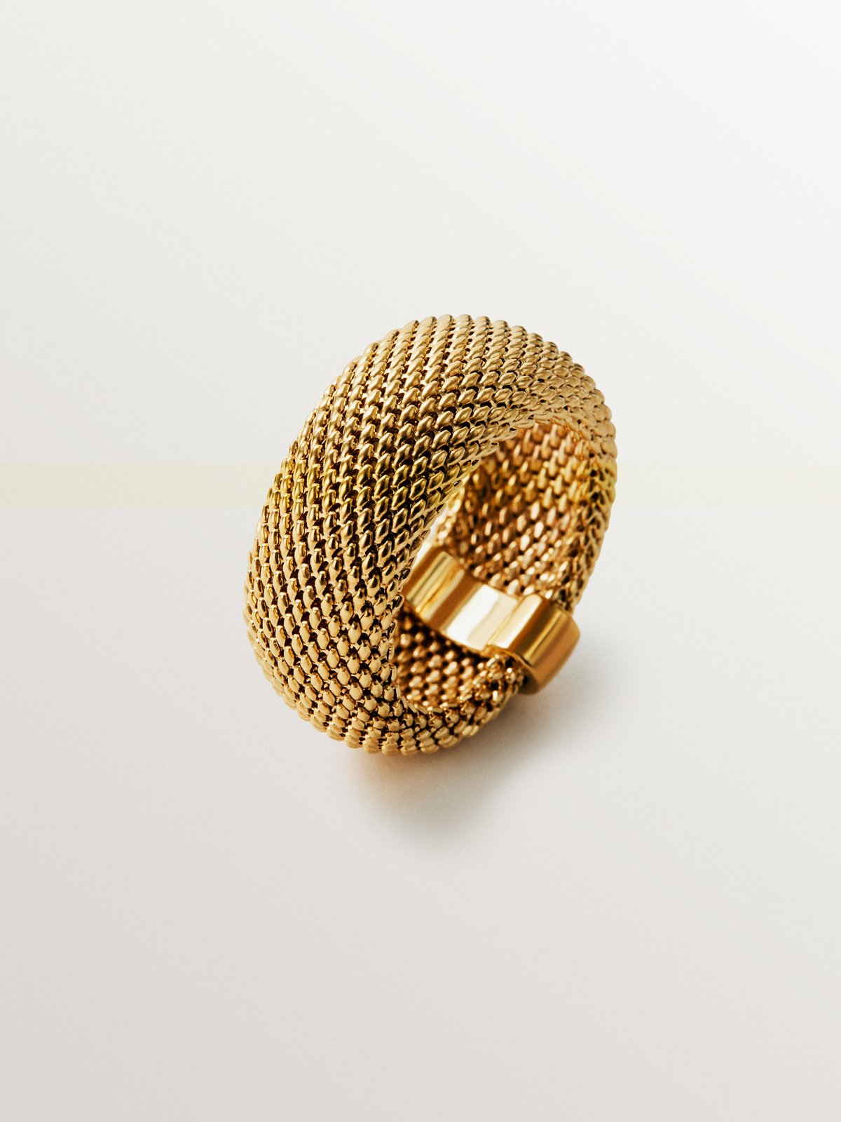 Rigid 18K yellow gold plated 925 silver ring with mesh