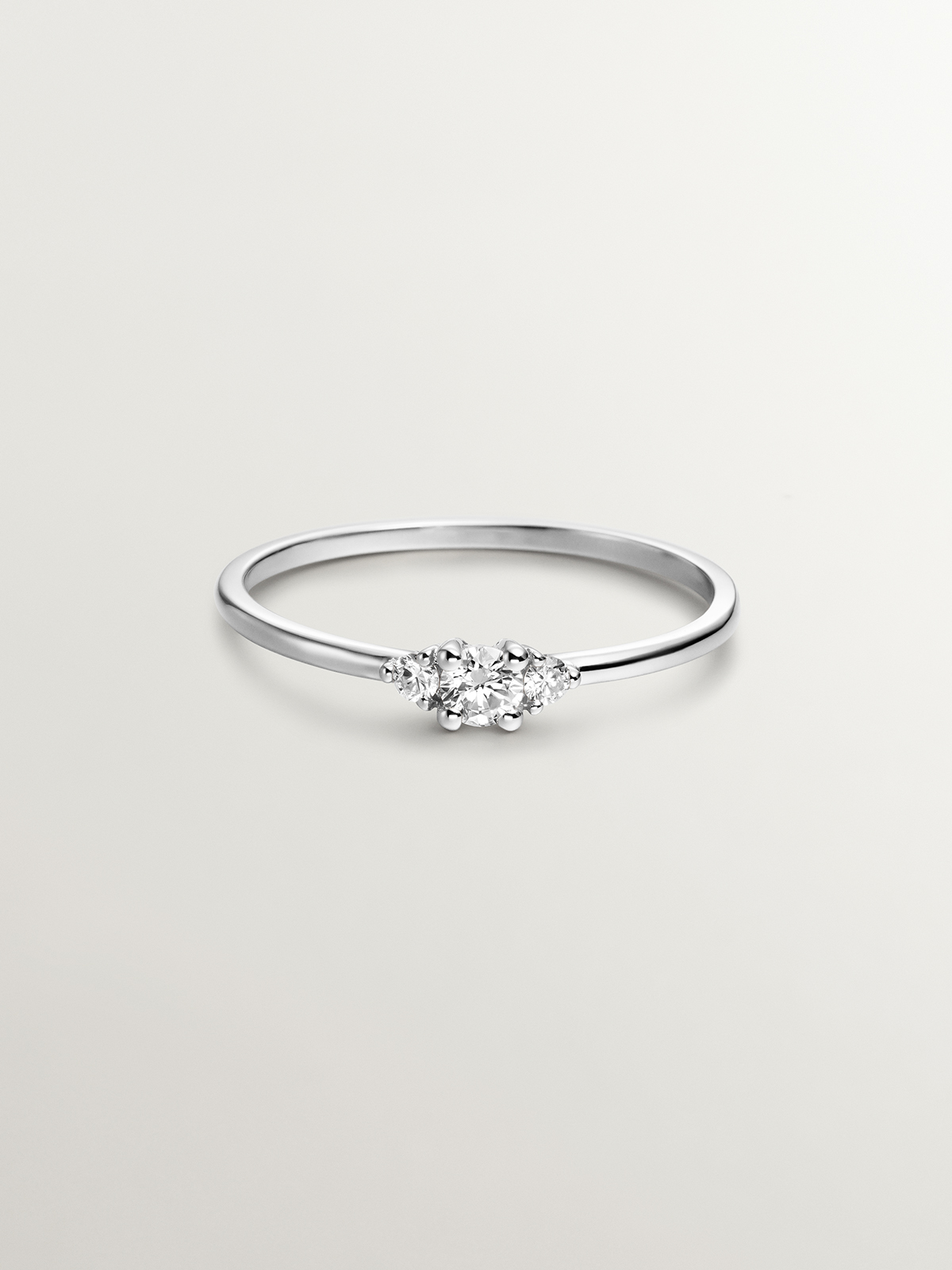 18K white gold trilogy ring with a central diamond of 0.10cts and diamonds