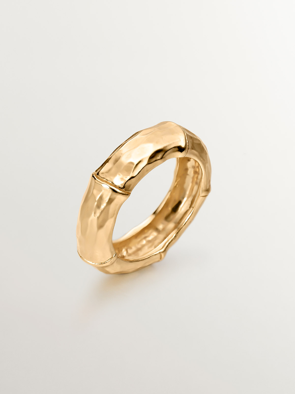 Anillo de plata 925 bañada en oro amarillo de 18K con textura de bambú