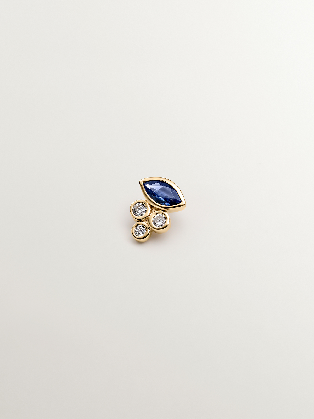 Individual 9K yellow gold earring with blue sapphire and diamonds.