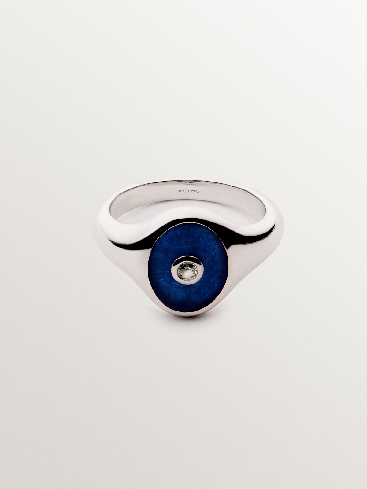 Signet style ring in rhodium-plated 925 silver with blue jade and brilliant-cut white quartz.