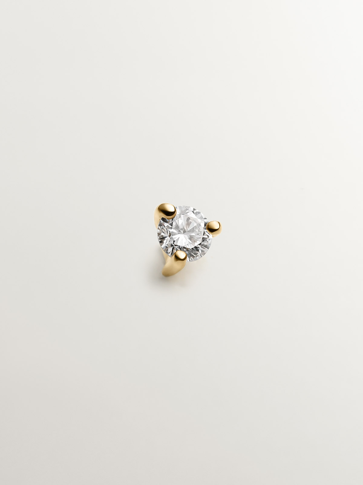 18K yellow gold solitaire piercing with diamond 0.04 cts