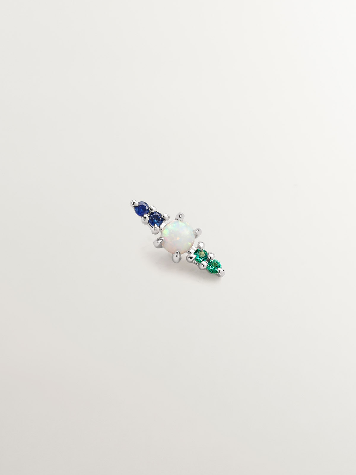 Pendiente individual de oro blanco de 18K con ópalo turquesa lab grown, zafiros azules y esmeraldas