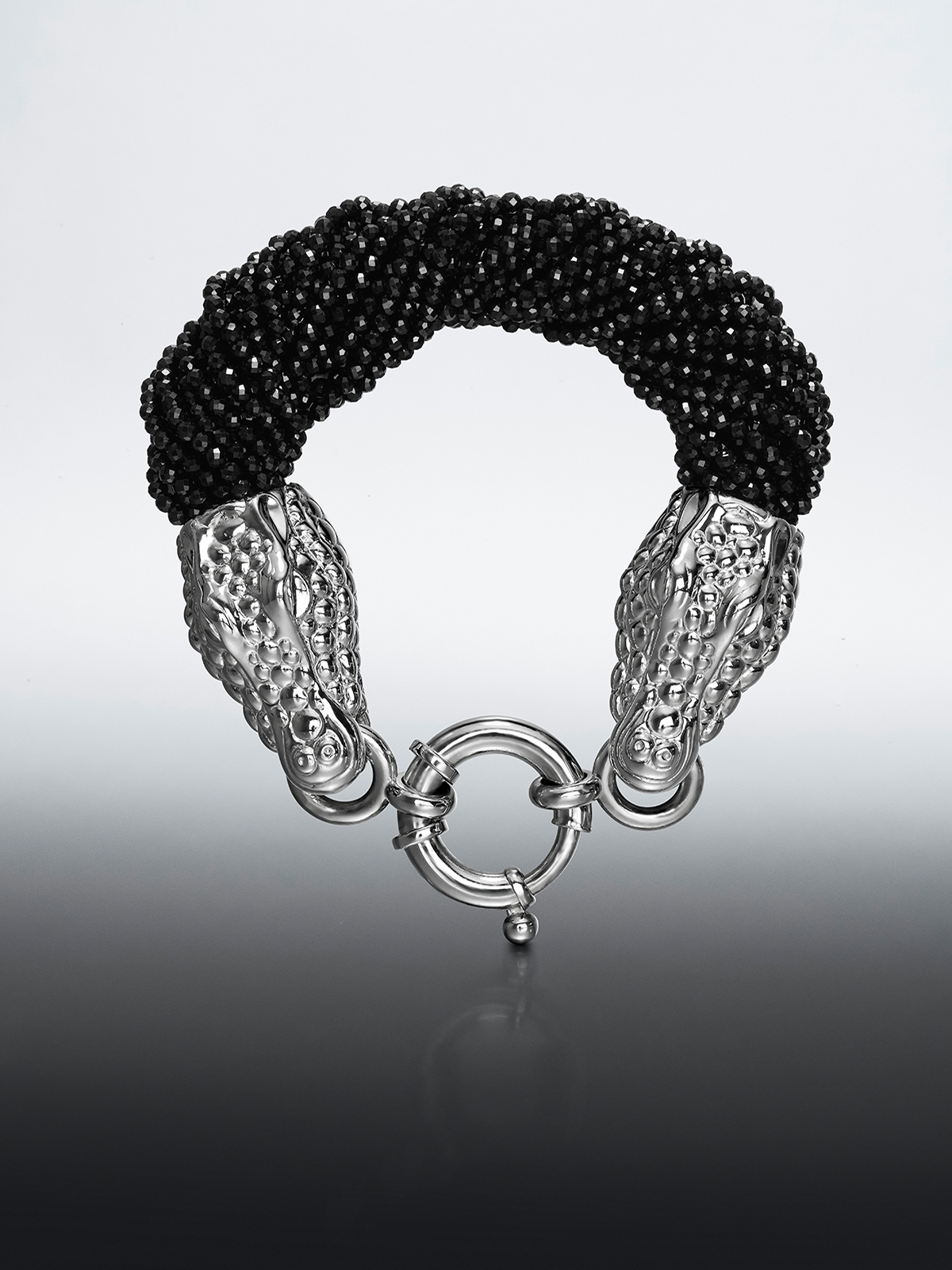 Pulsera de plata 925 y espinelas negras con forma de cabezas de cocodrilo