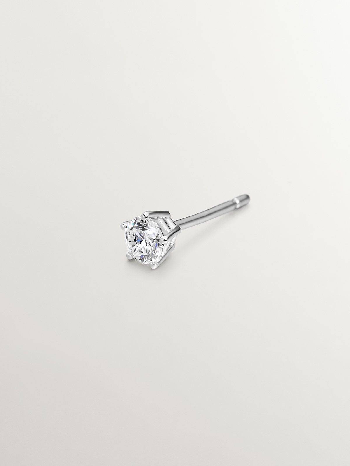 Boucle d'oreille solitaire en or blanc 9K avec diamant 0,20 cts.