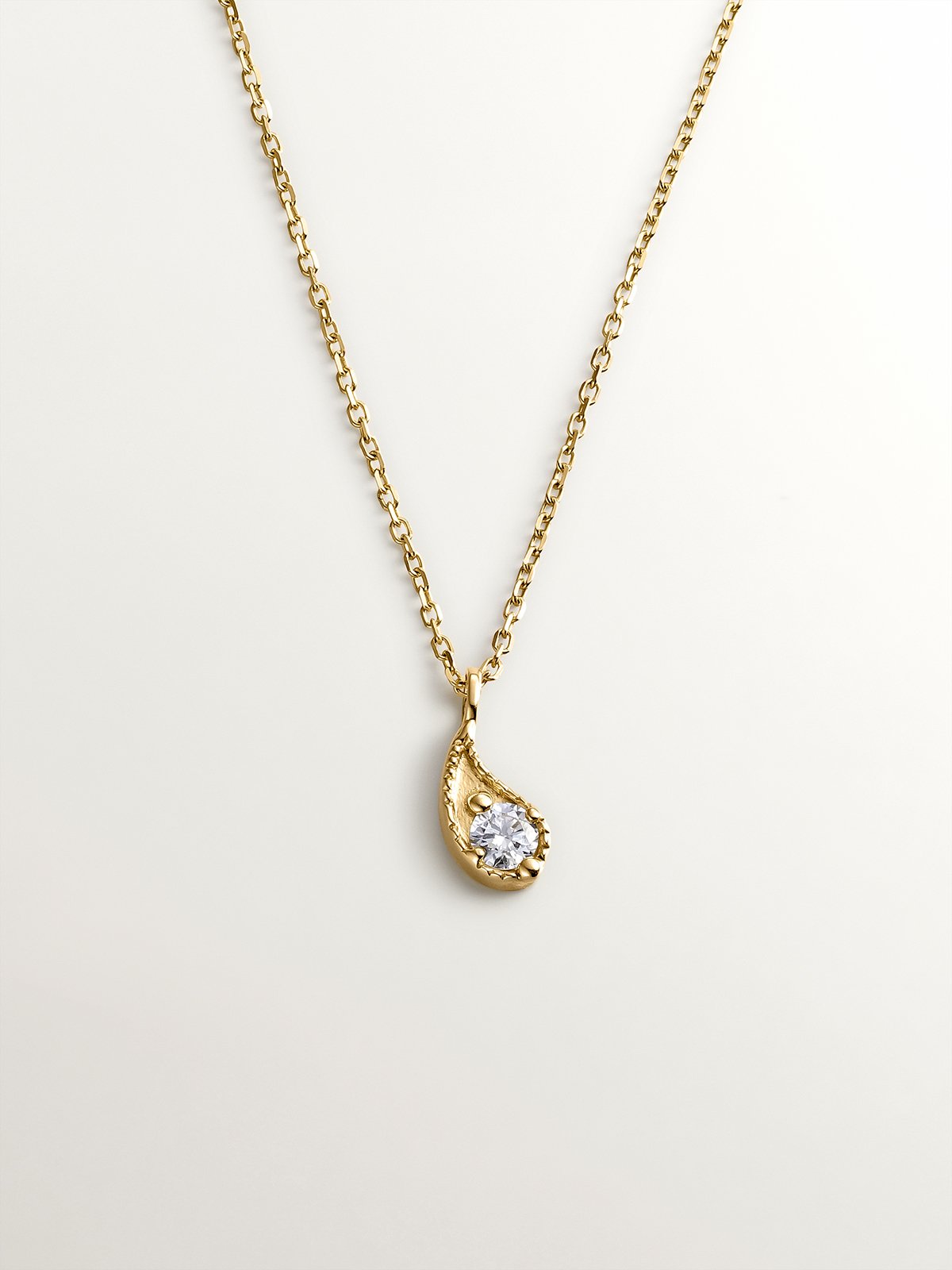 18K yellow gold pendant with drop and brilliant cut diamonds