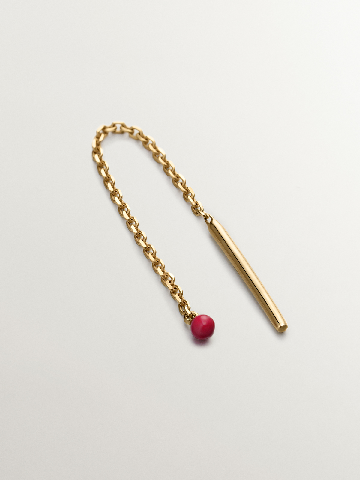 Individual long 9K yellow gold earring with chain and pink enamel bead.