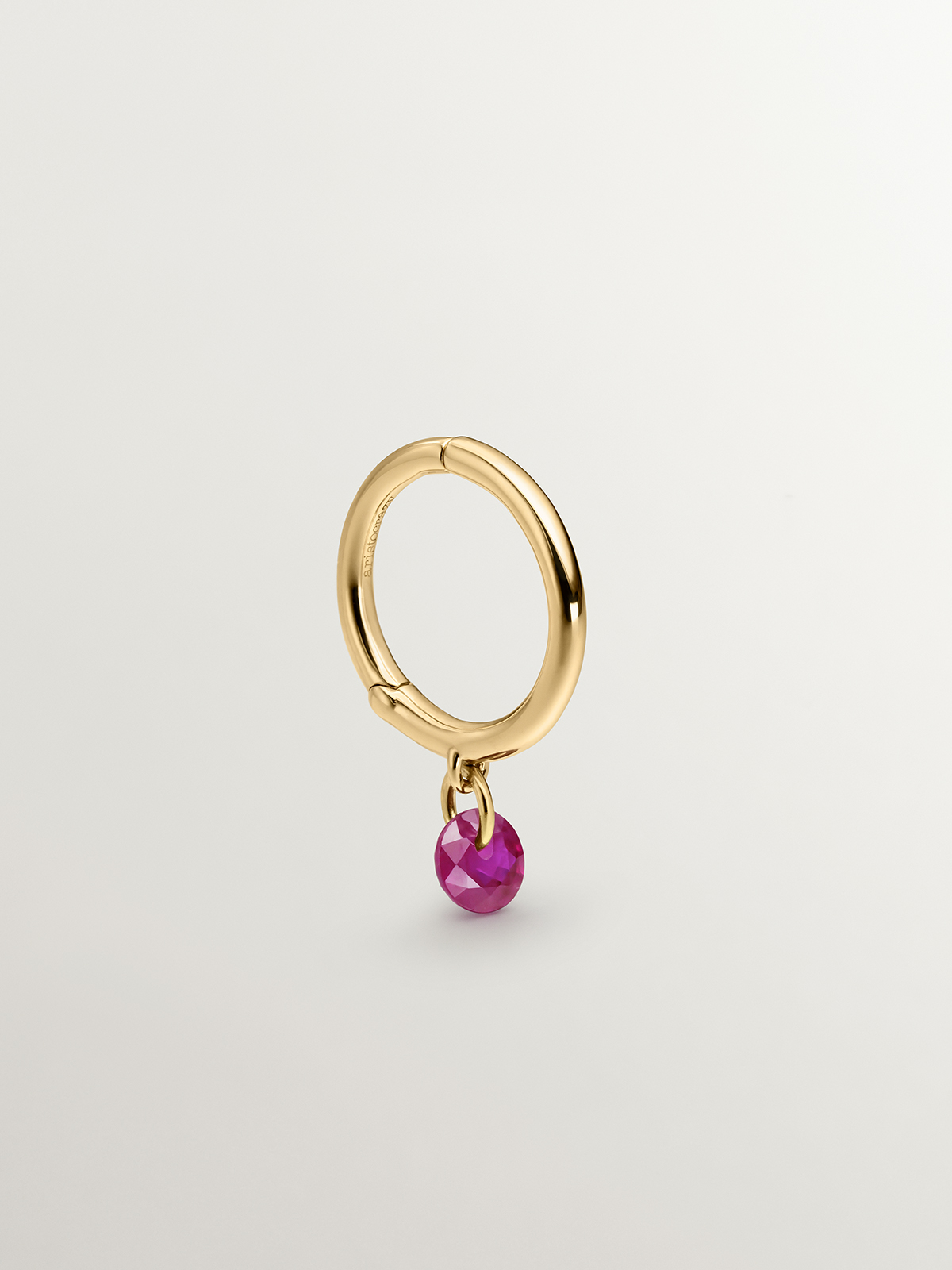 Individual 9K yellow gold hoop earring with ruby.