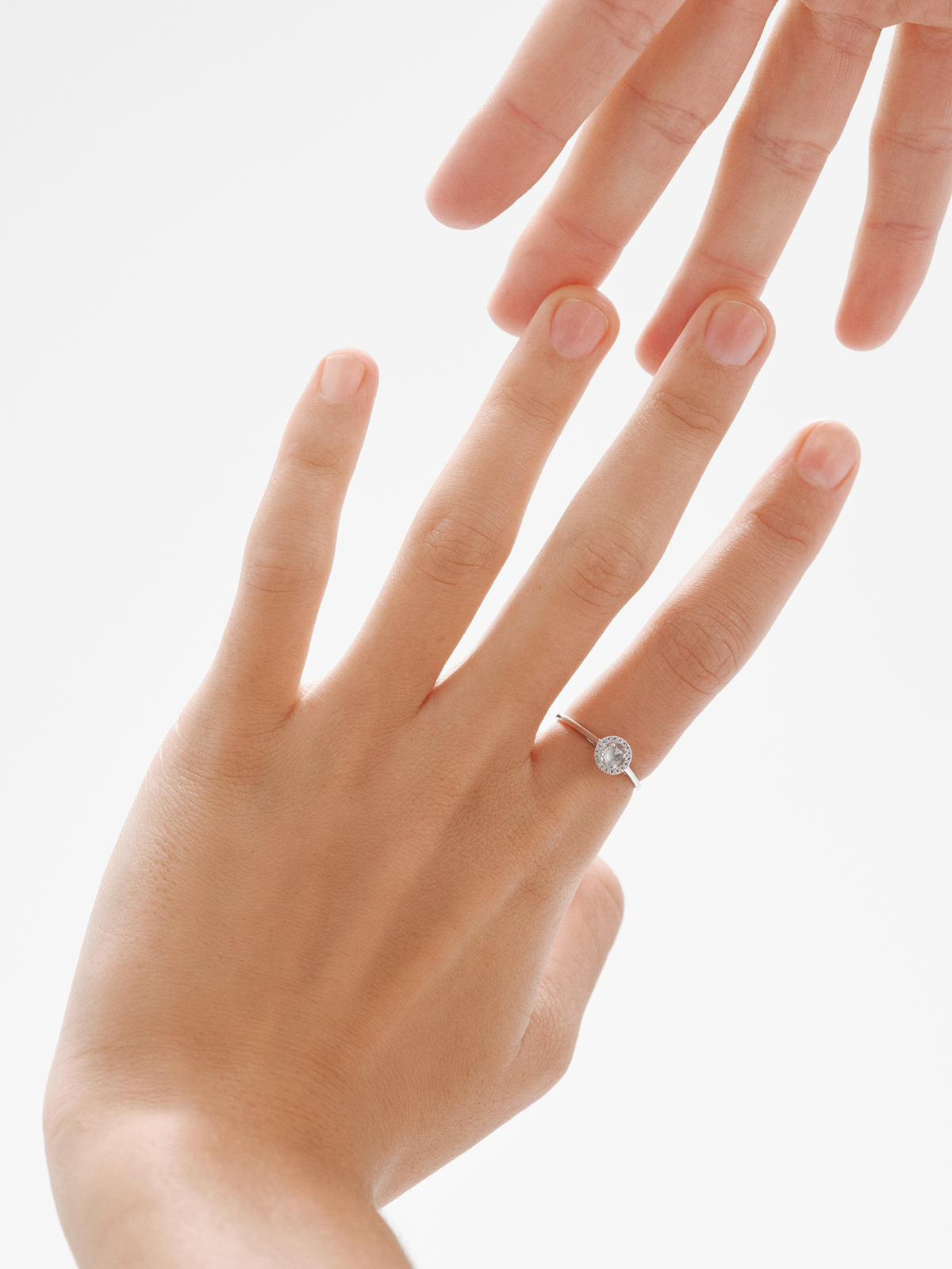 925 Silver ring with white topazes and white sapphires