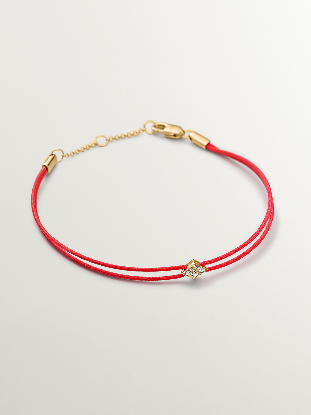 Pulsera de hilo y oro amarillo de 18K con diamantes