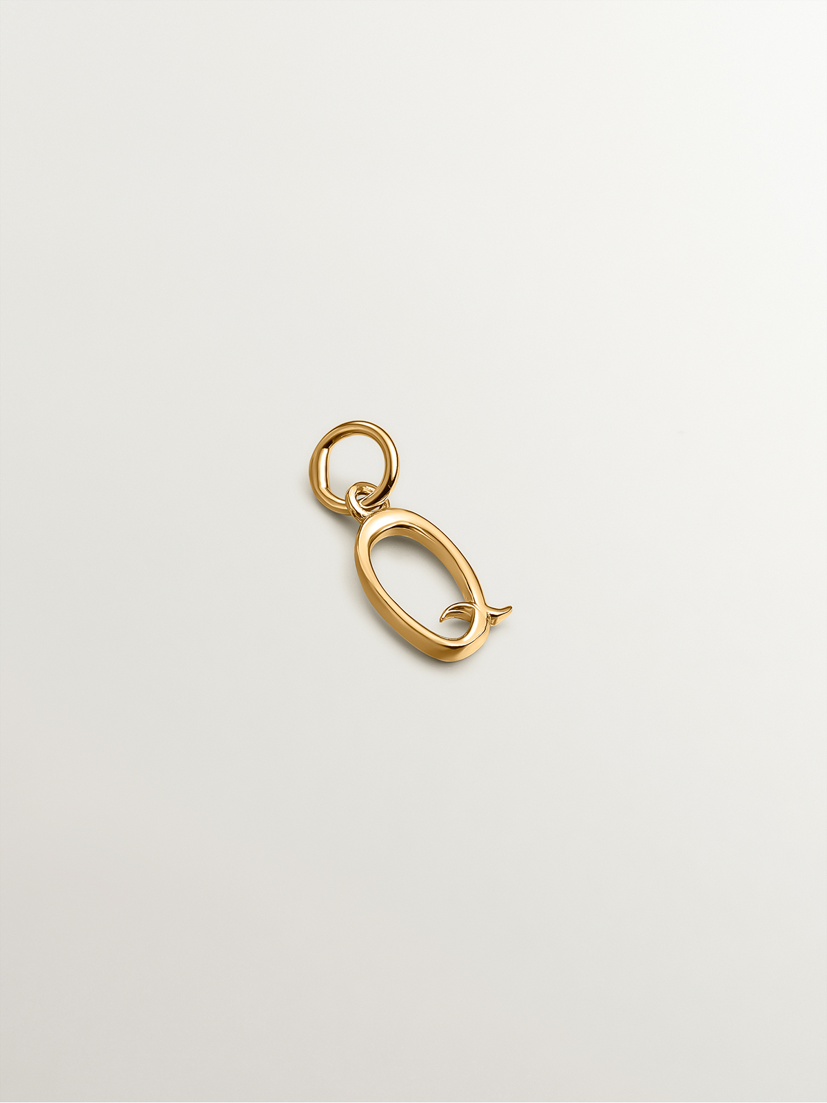 18K yellow gold plated 925 silver charm with initial Q.