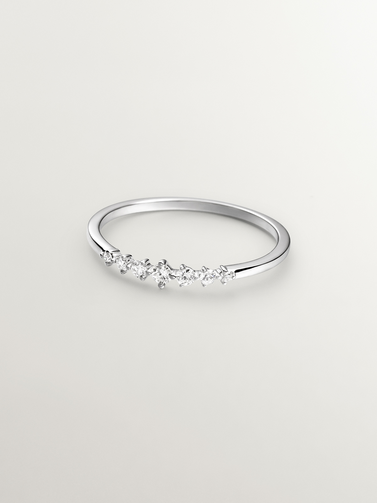 Bague en or blanc 18 carats avec diamants taille brillant