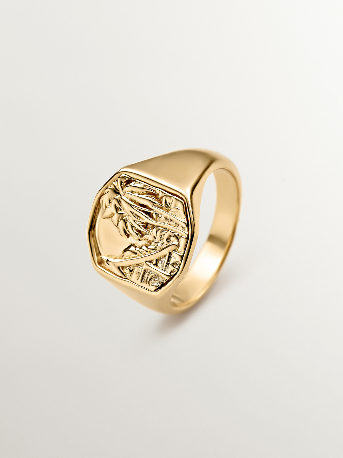 Wide band ring type, made of 925 silver coated in 18K yellow gold with a landscape feature.