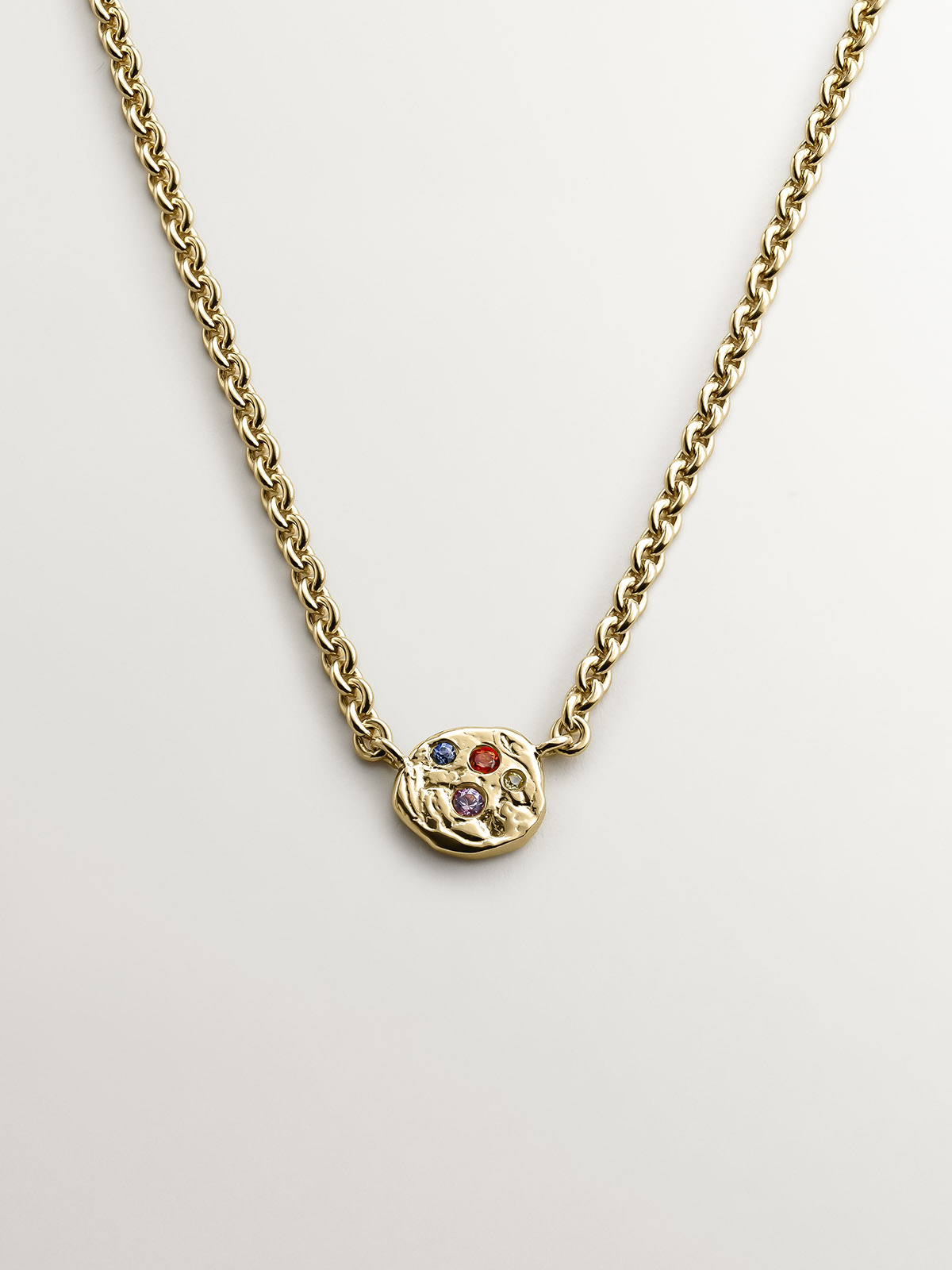 925 Silver pendant bathed in 18K yellow gold with relief and multicolor sapphires.