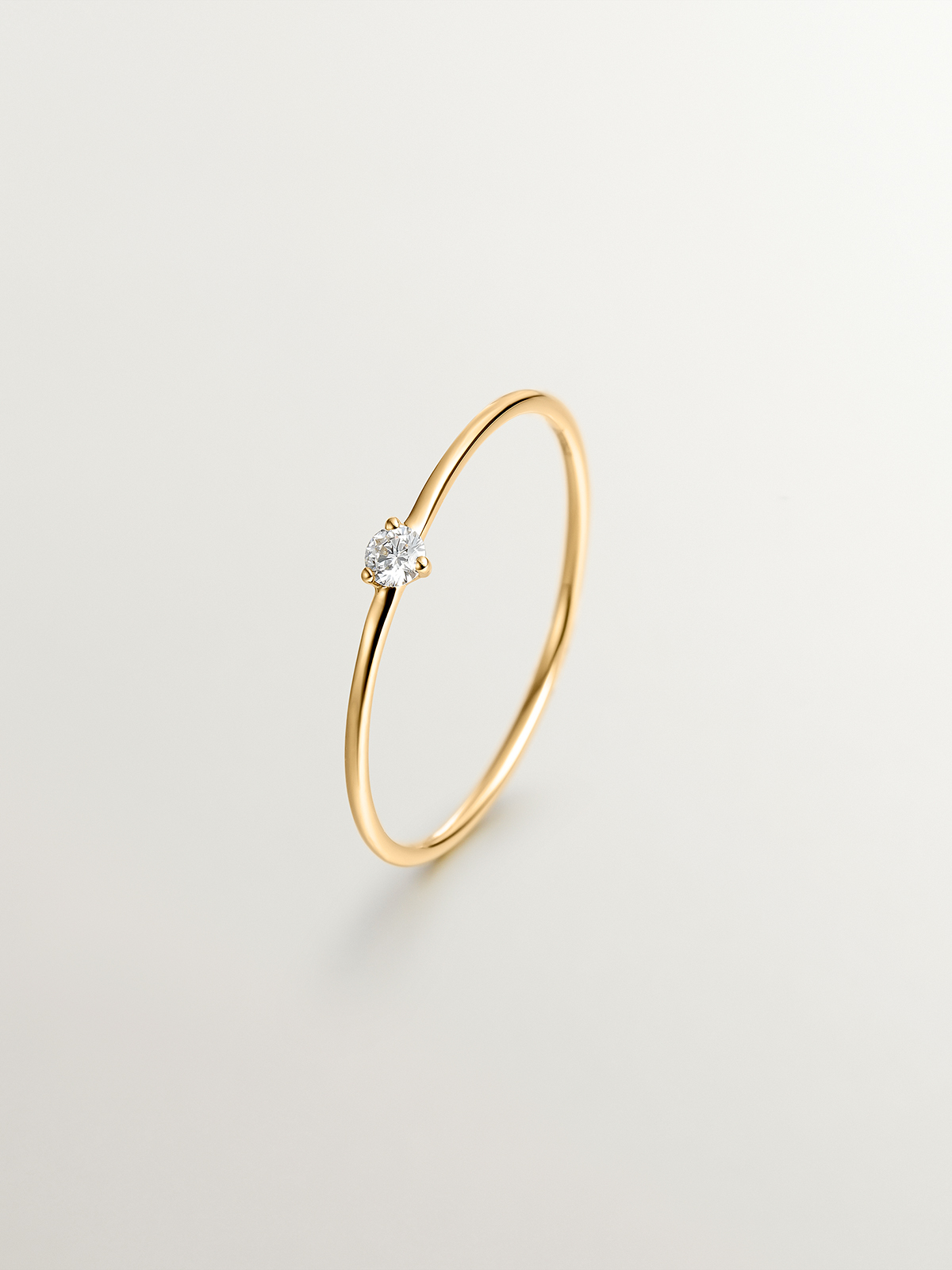 Bague solitaire en or jaune 18K avec diamant de 0,048cts