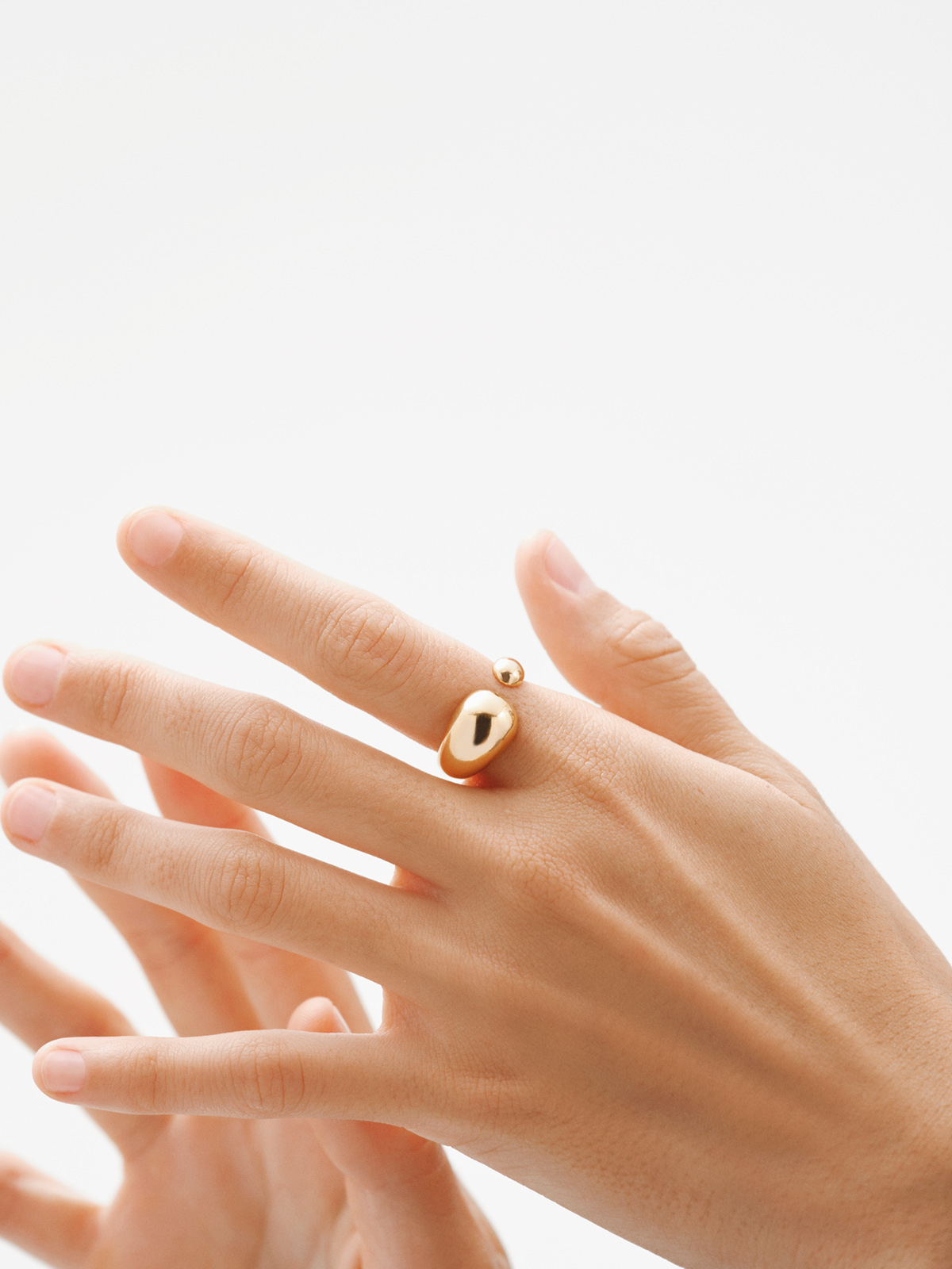 Tú y Yo ring made of 925 silver, bathed in 18K yellow gold with a domed shape.