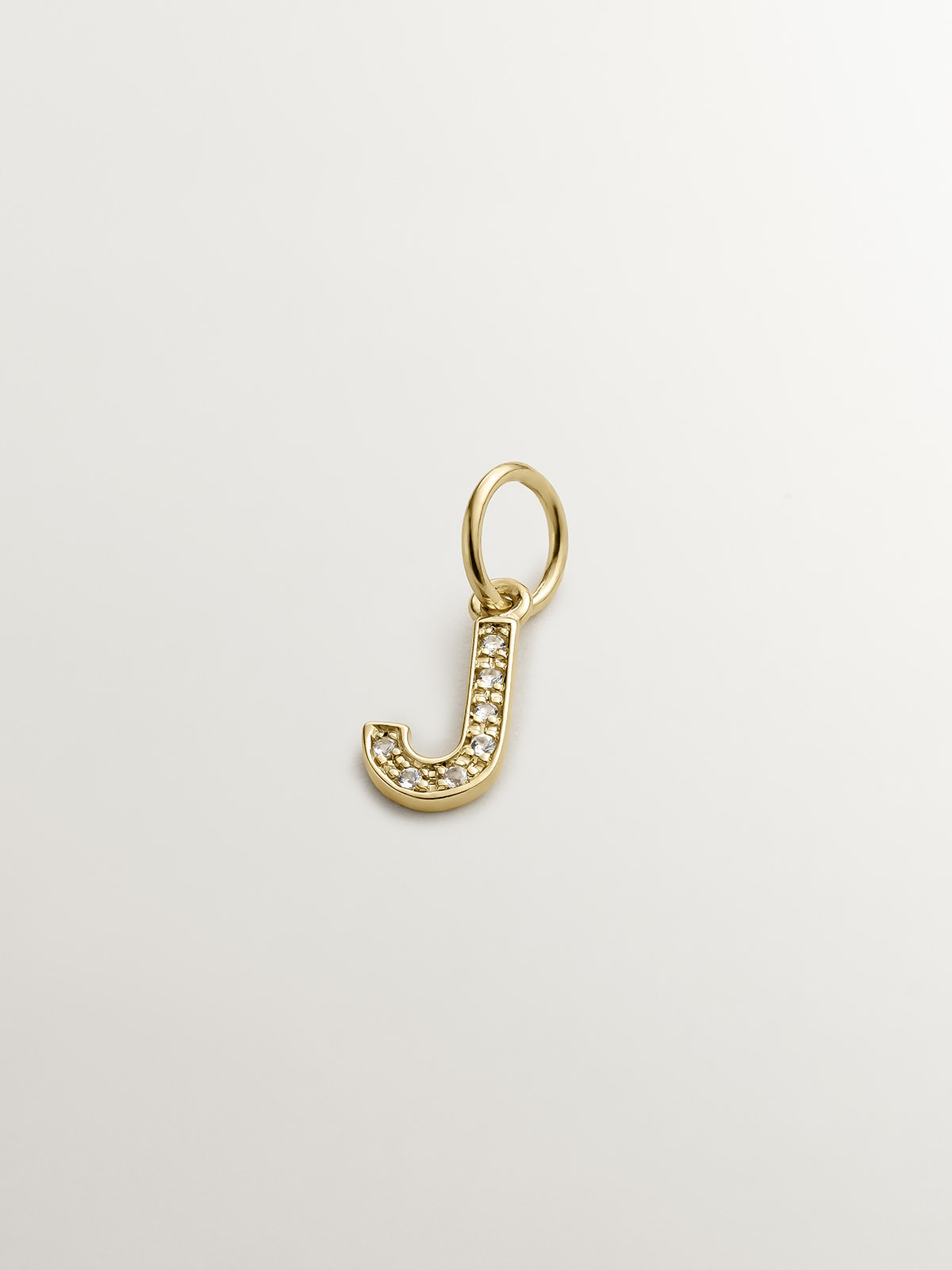 Charm de plata 925 bañada en oro amarillo de 18K y topacios blancos inicial J