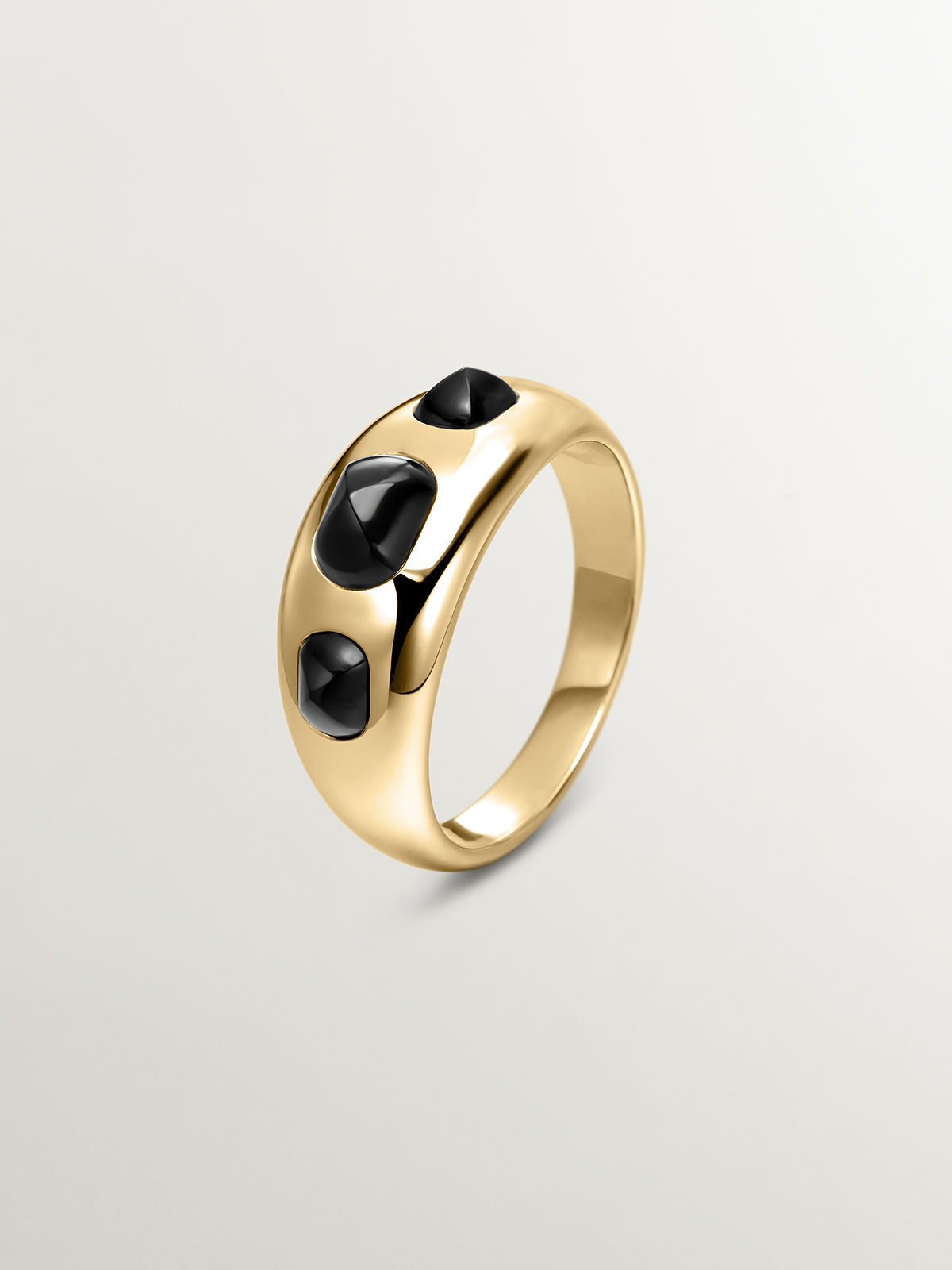 Anillo de plata 925 bañada en oro amarillo de 18K con ónix negro