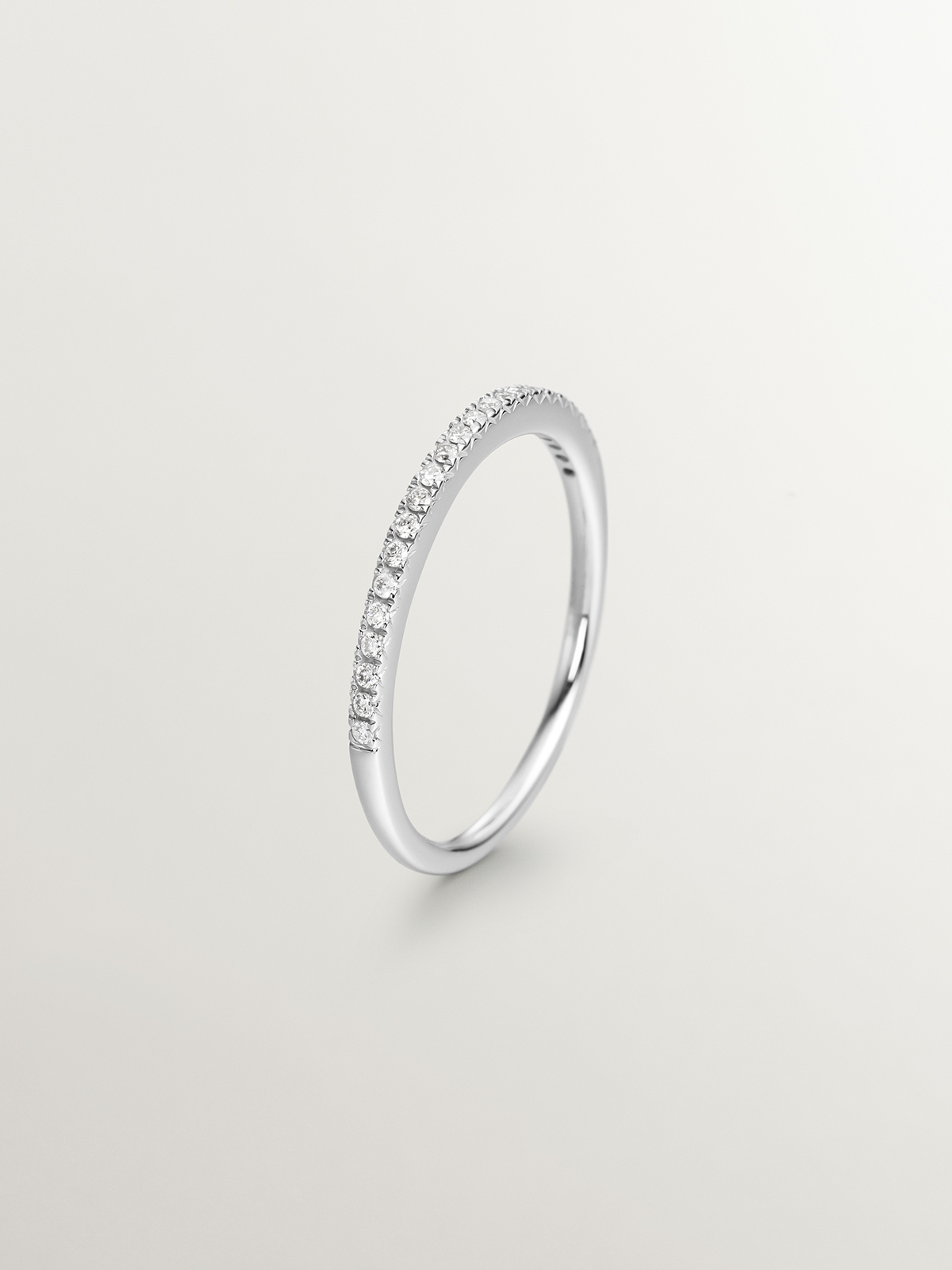 18K white gold ring with 0.09 cts diamonds