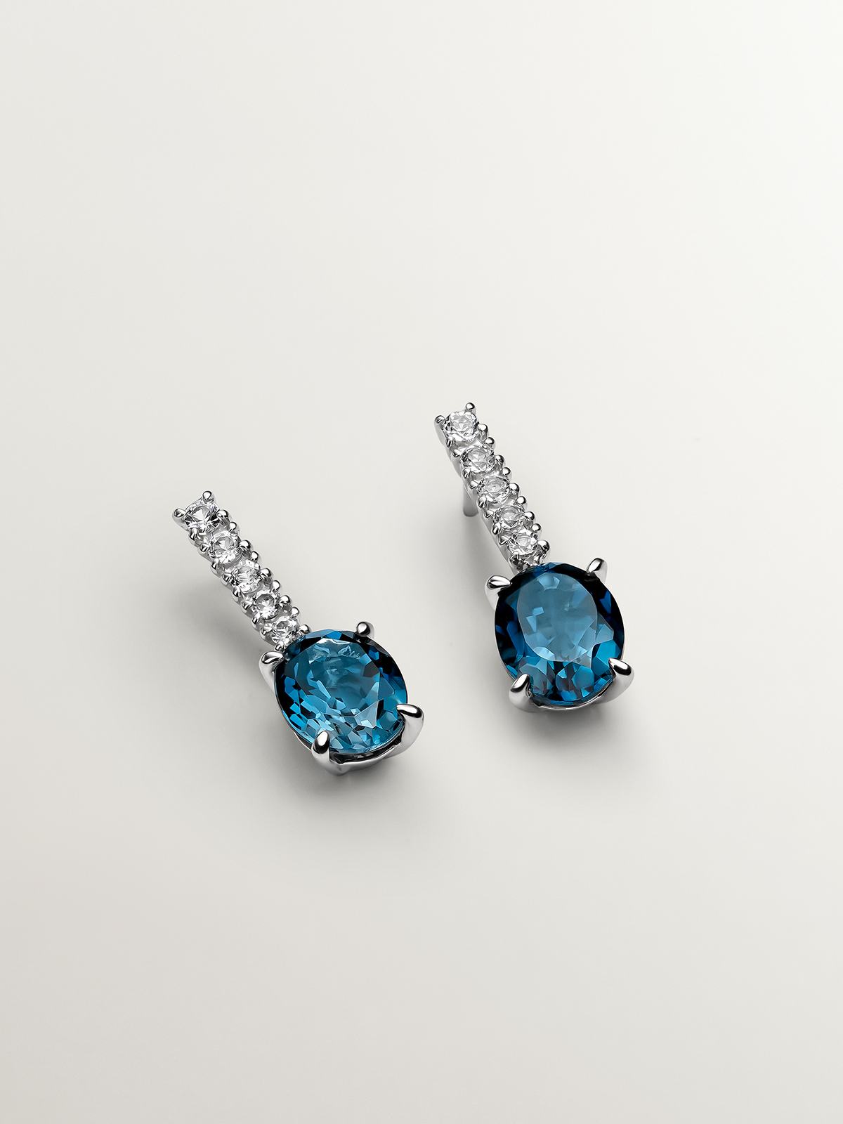 Boucles d'oreilles en argent 925 avec topazes blanches et London Blue.