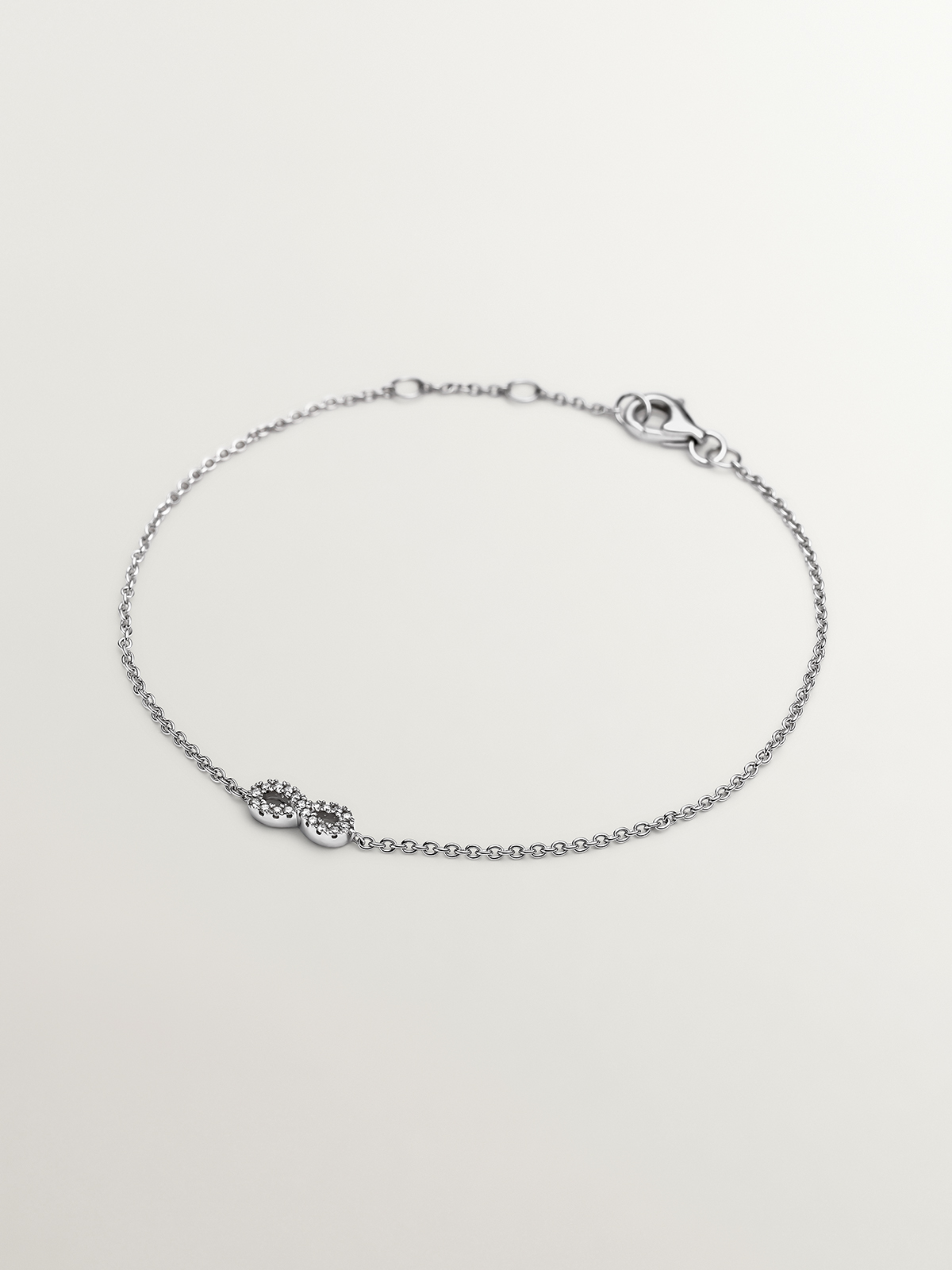 Bracelet en or blanc 18K avec infini et diamants