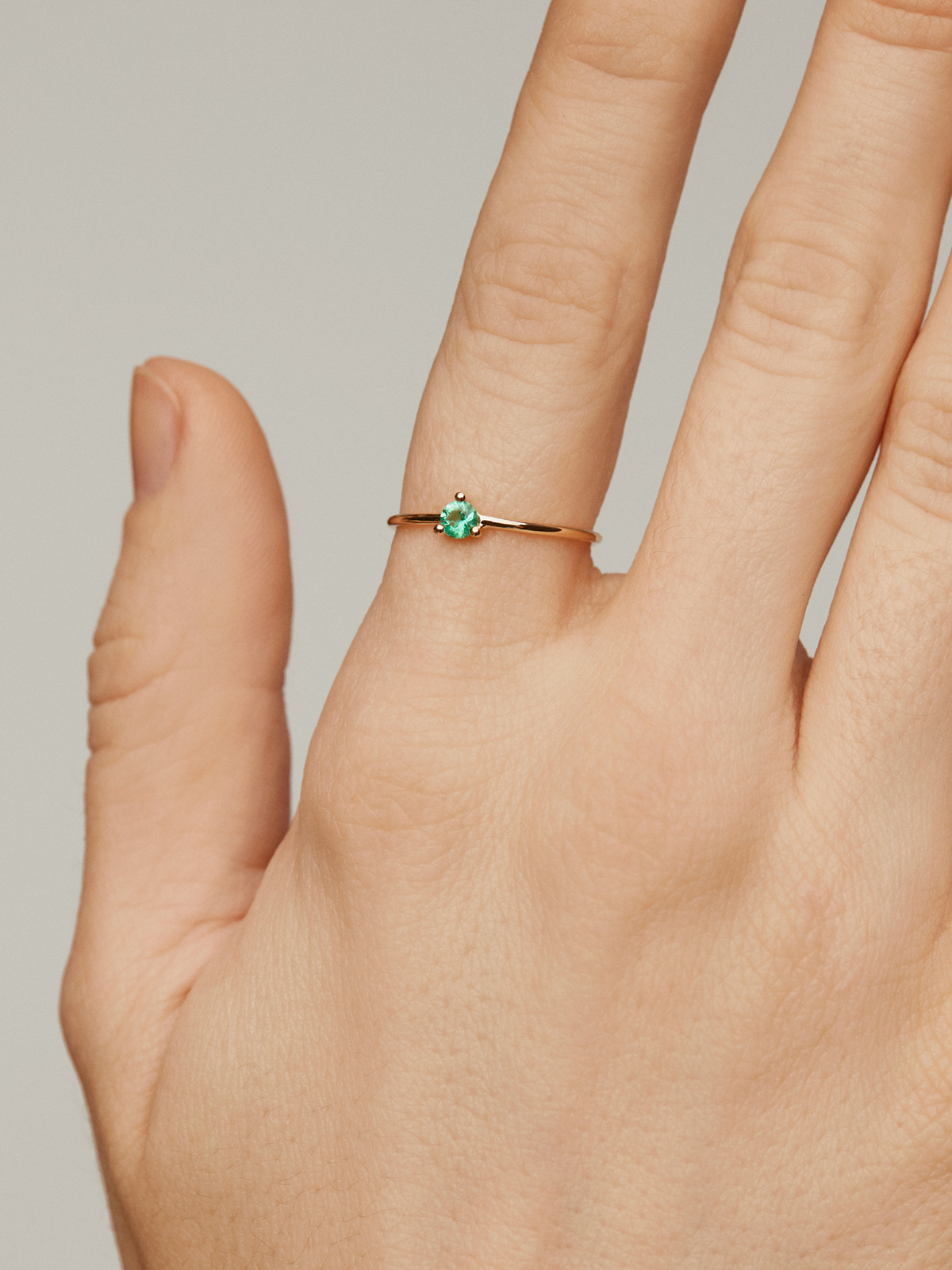 9K Yellow Gold Ring with Green Emerald