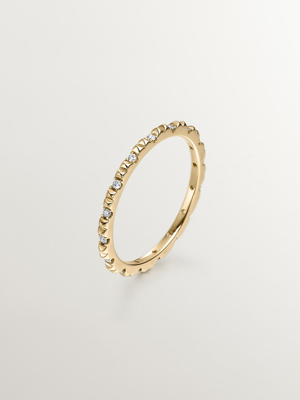 18K yellow gold ring with white diamonds