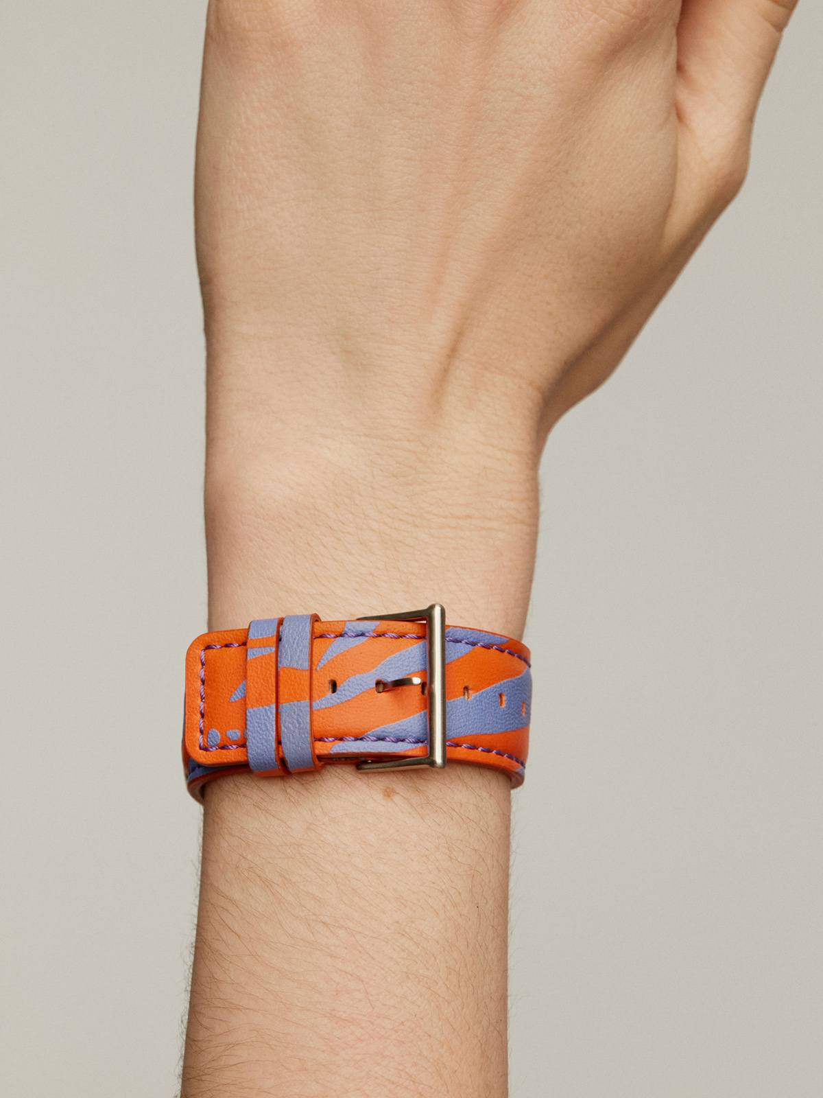 Bracelet pour Apple Watch en cuir avec motif zèbre orange et violet