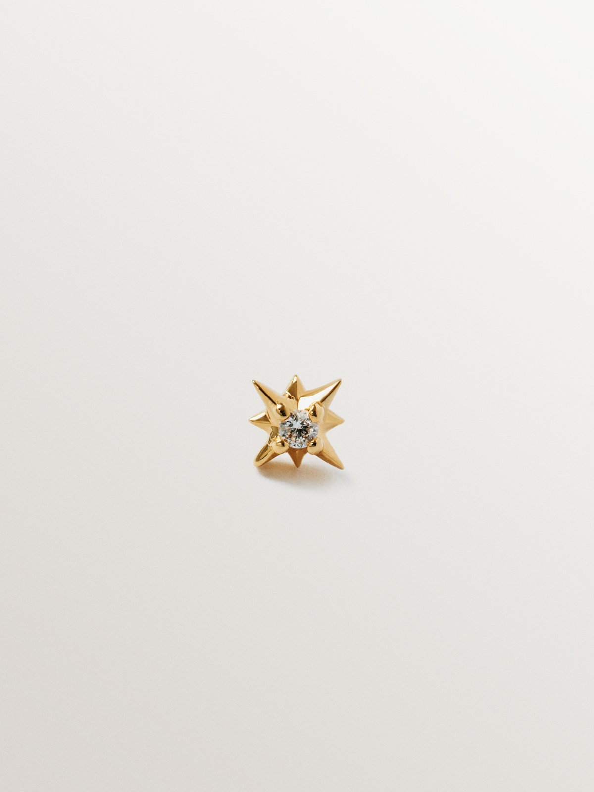 Piercing individual de oro amarillo de 18K con diamante blanco