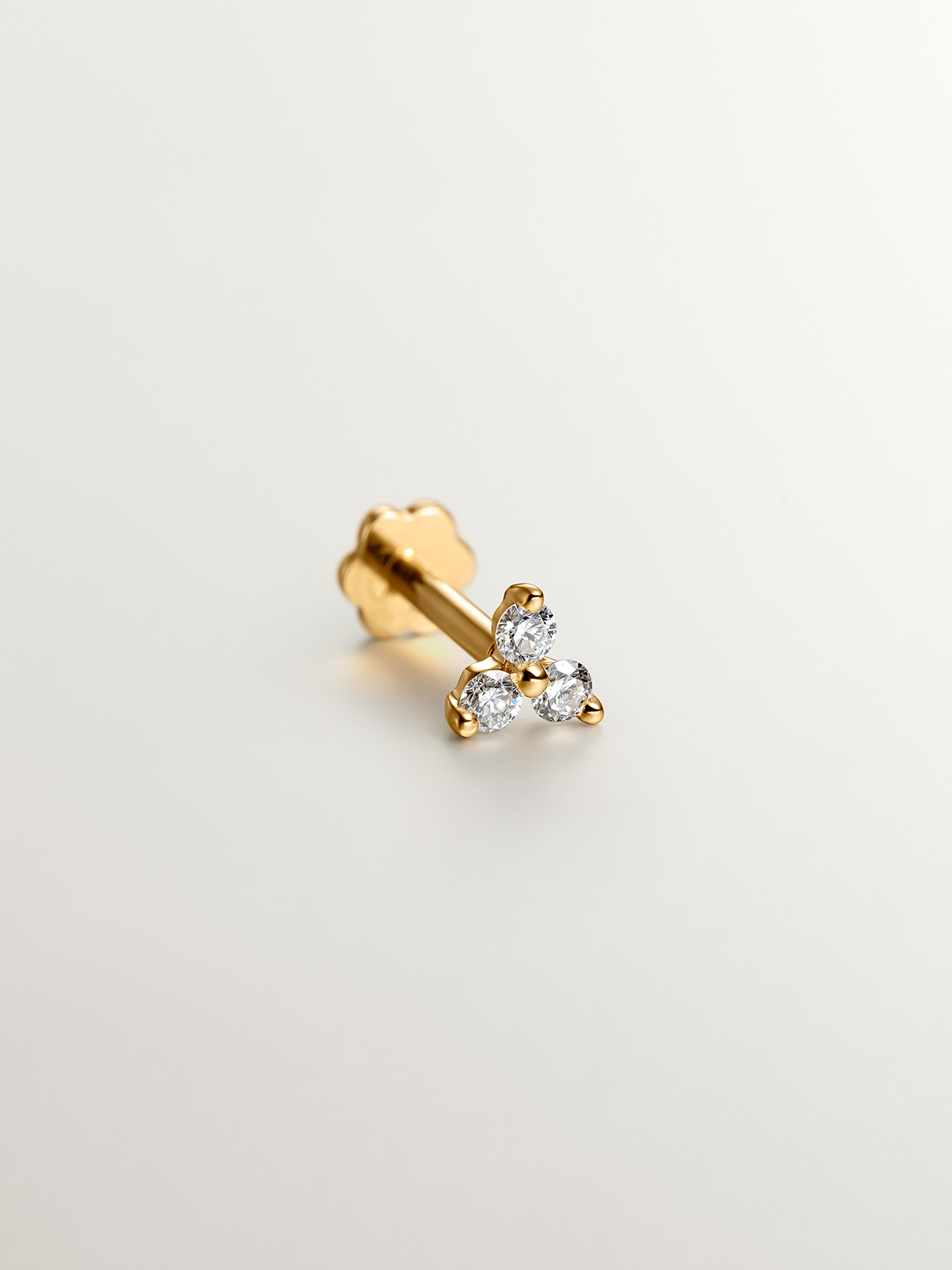 Piercing de oro amarillo de 18K con trébol de diamantes 0,06 cts