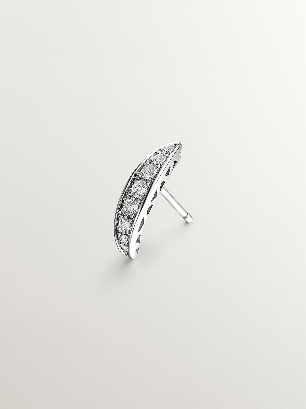 Individual 18K white gold earring with brilliant-cut diamonds
