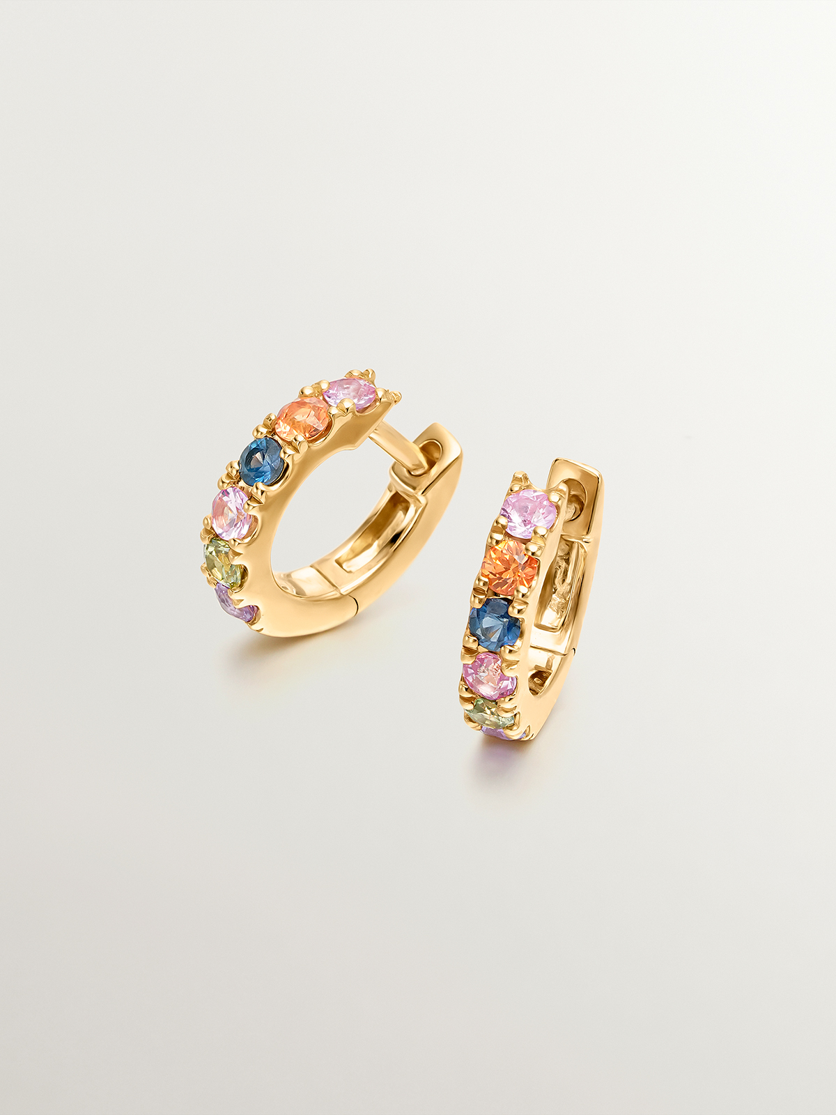 Small hoop earrings made of 925 silver coated in 18K yellow gold with multicolor sapphires.