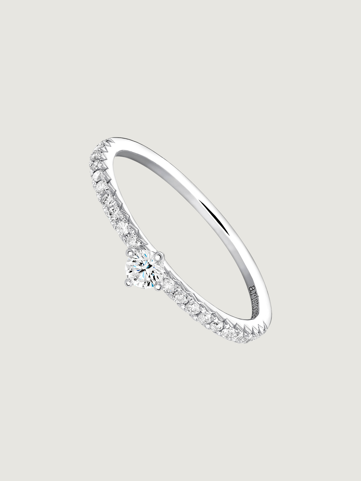 Anneau en or blanc 18K avec diamants