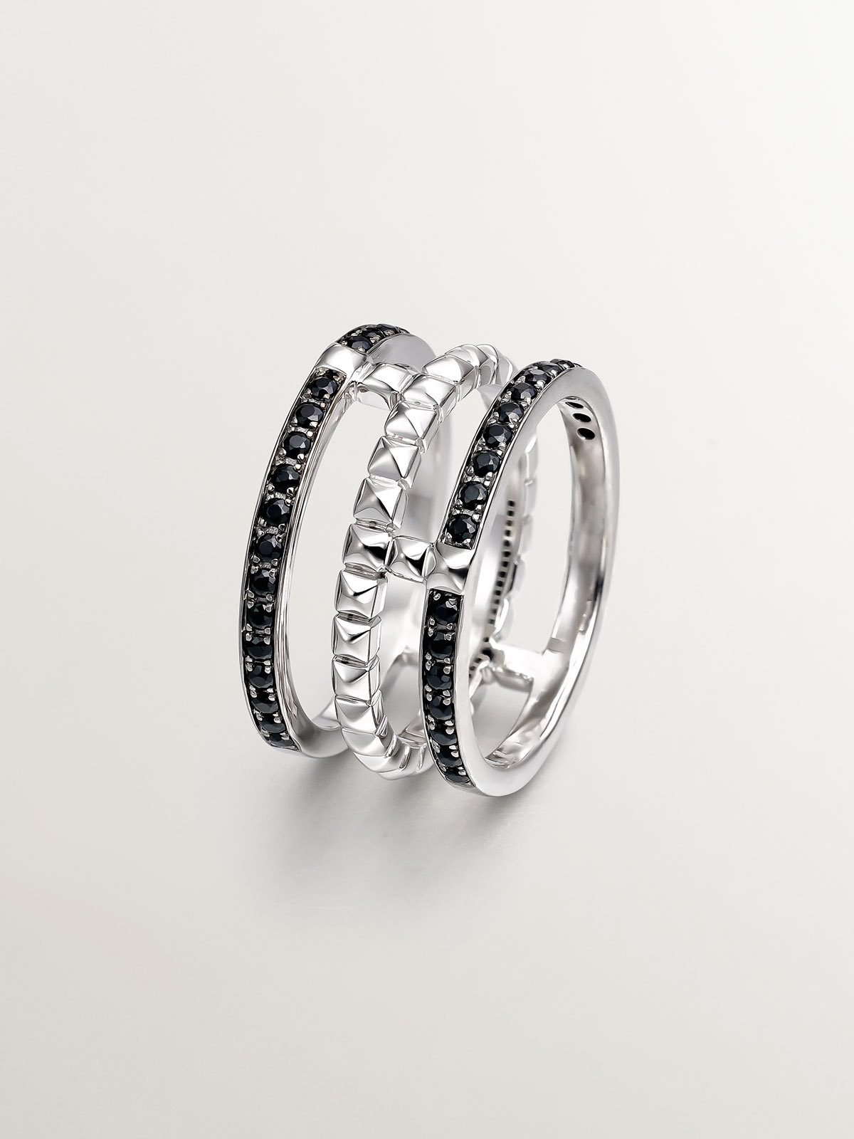 925 Silver triple ring with texture and black spinels