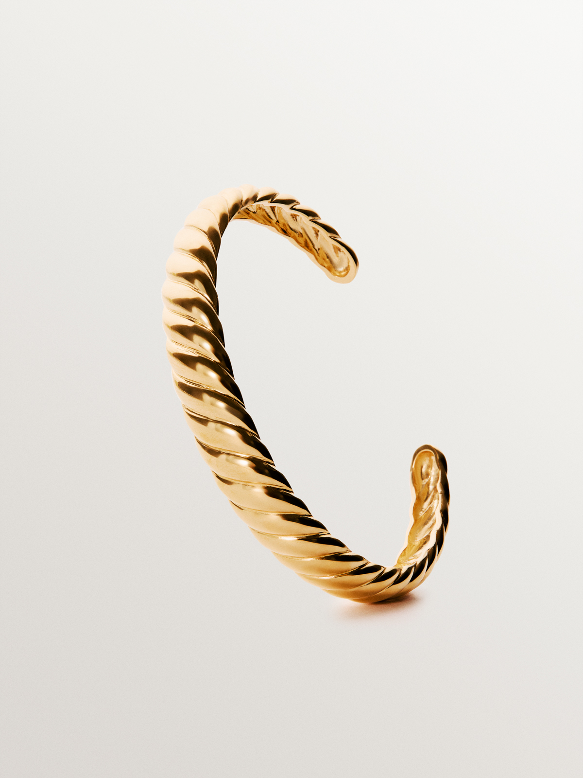 Rigid 18K yellow gold plated 925 silver bracelet with texture