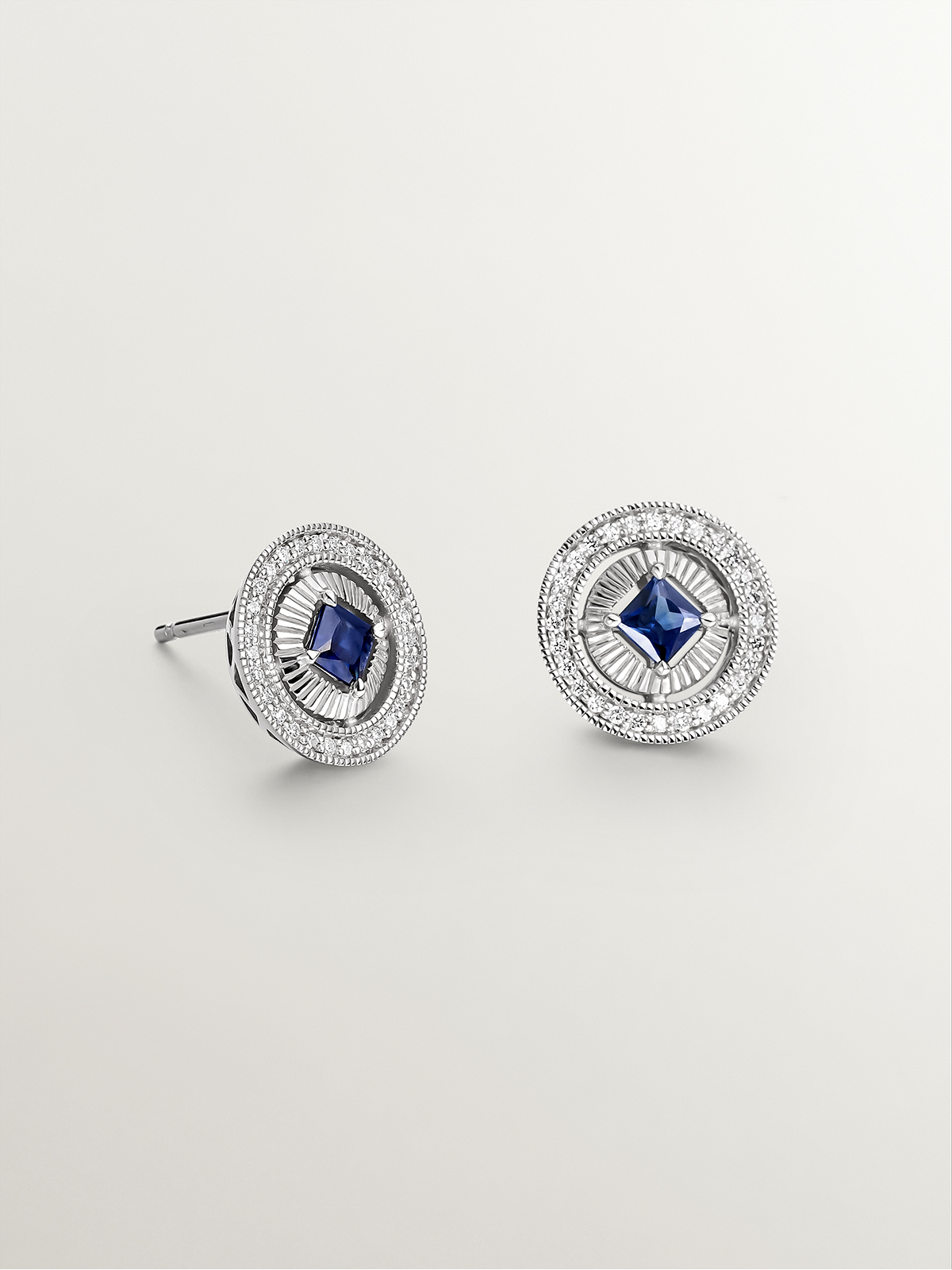 18K white gold earrings with brilliant-cut diamonds and princess-cut blue sapphires