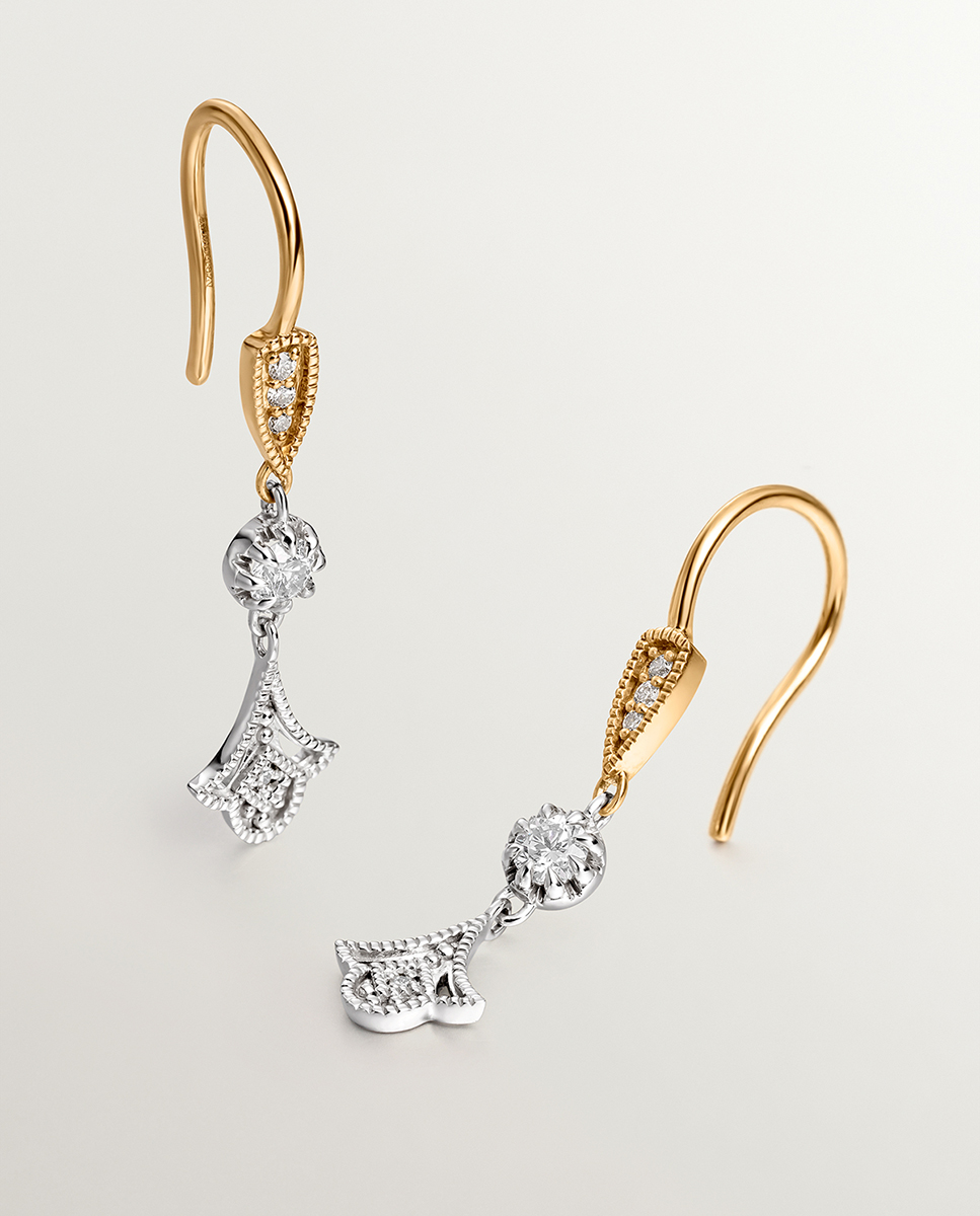 18K white and yellow gold earrings with brilliant cut diamonds