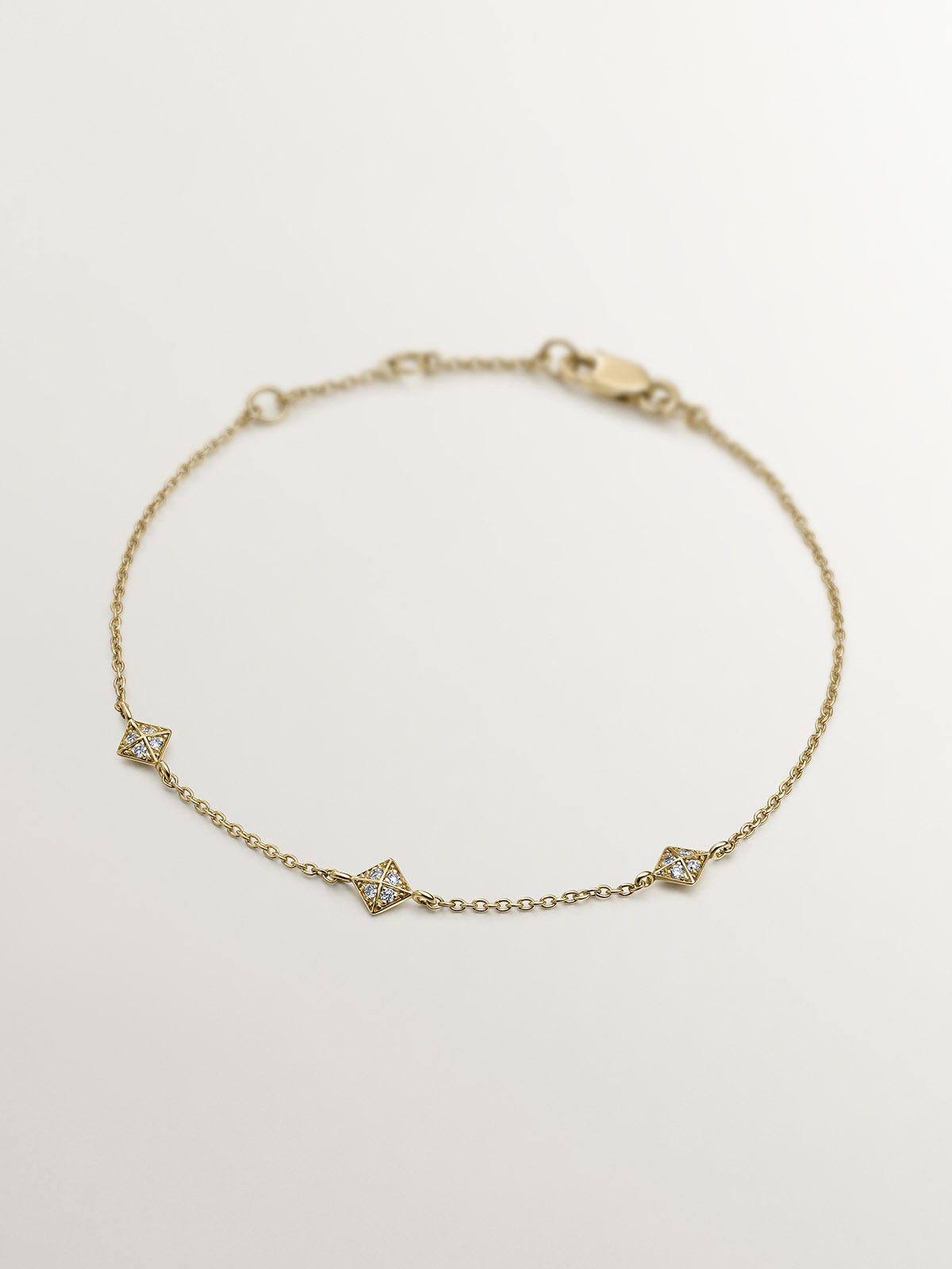 Pulsera de oro amarillo de 18K con formas geométricas y diamantes