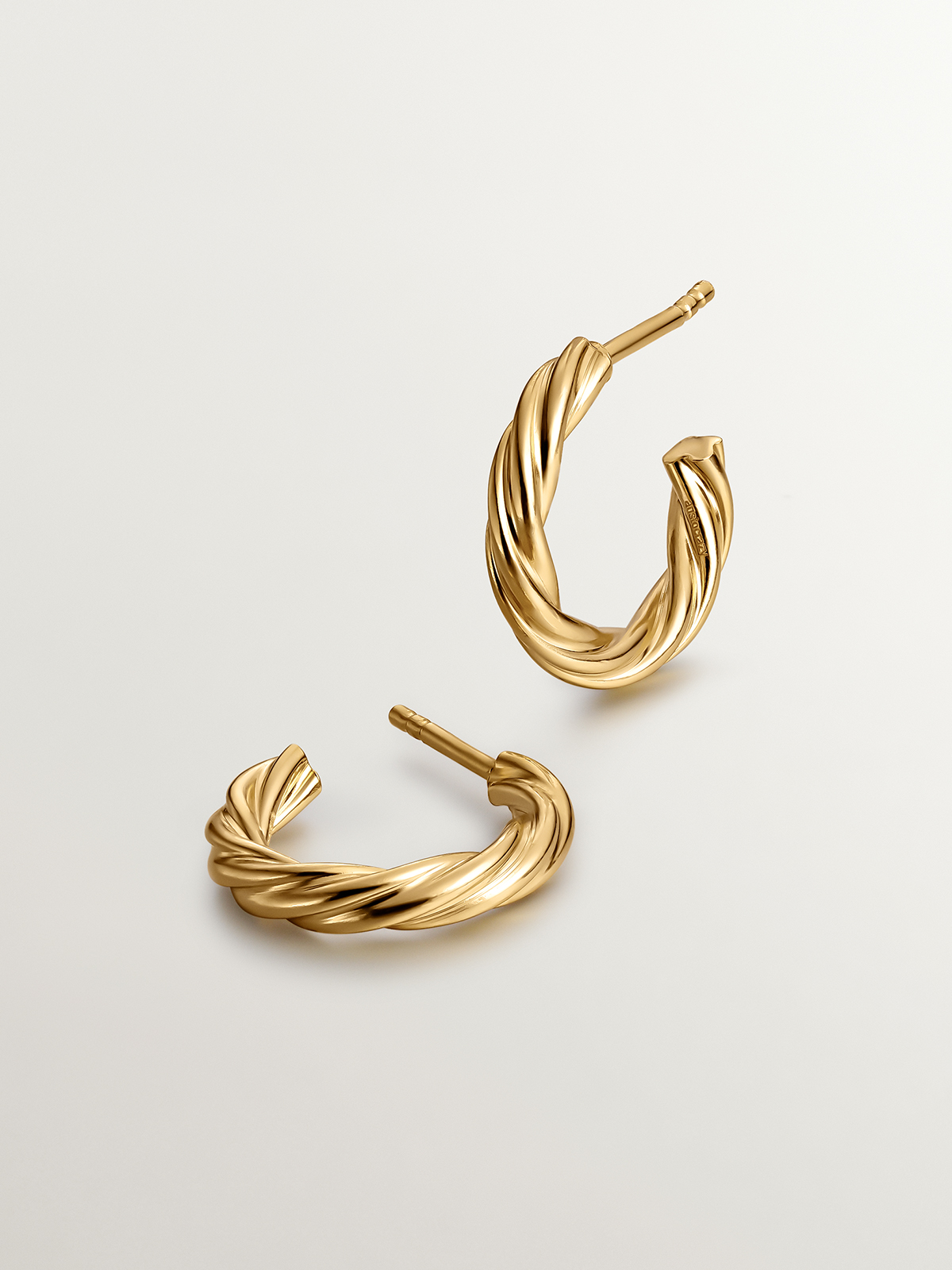 Boucles d'oreilles de taille moyenne en argent 925 plaqué or jaune 18K avec texture gallonée