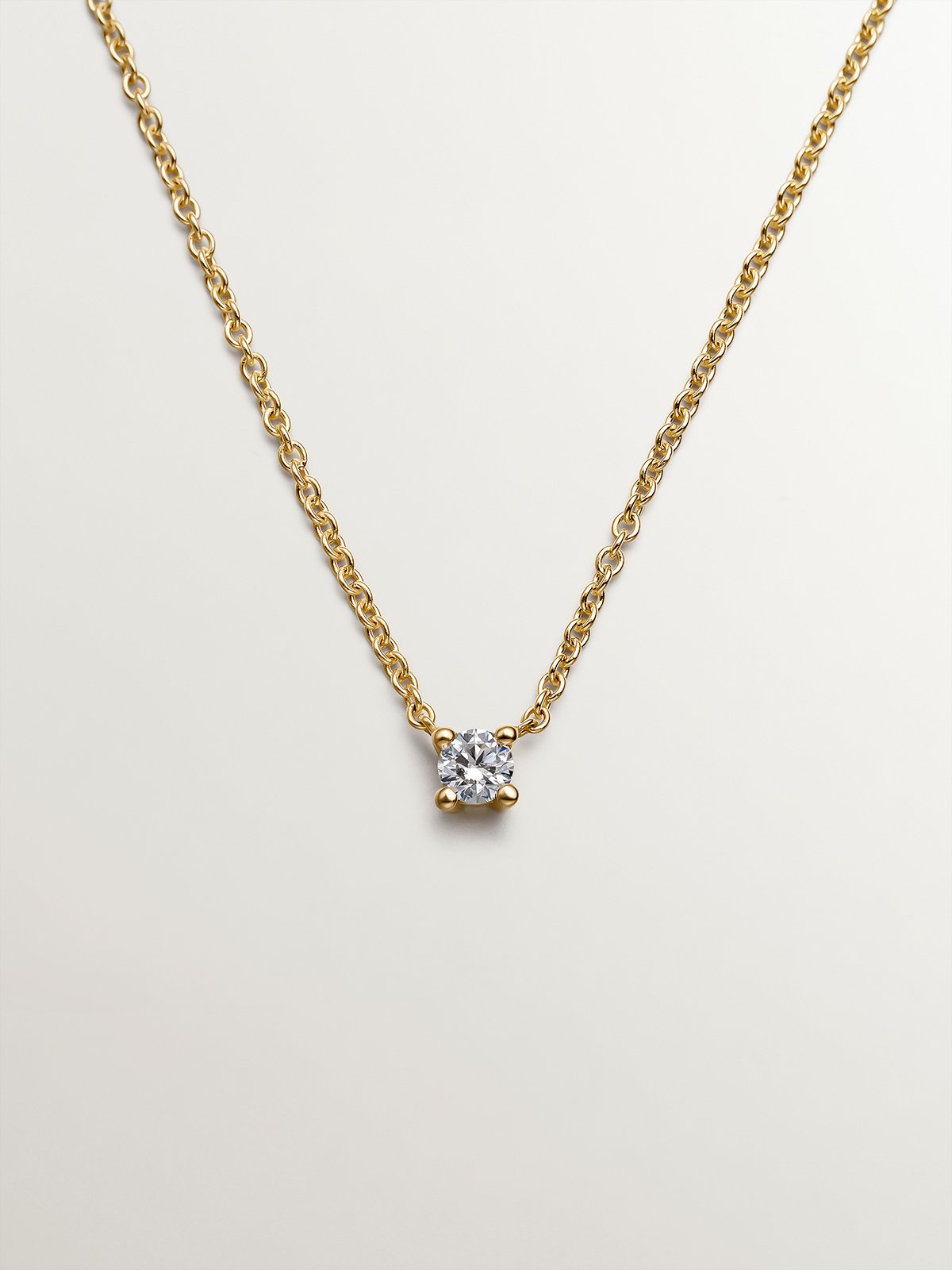 Colgante de oro amarillo de 18K con diamante de 0,1 cts