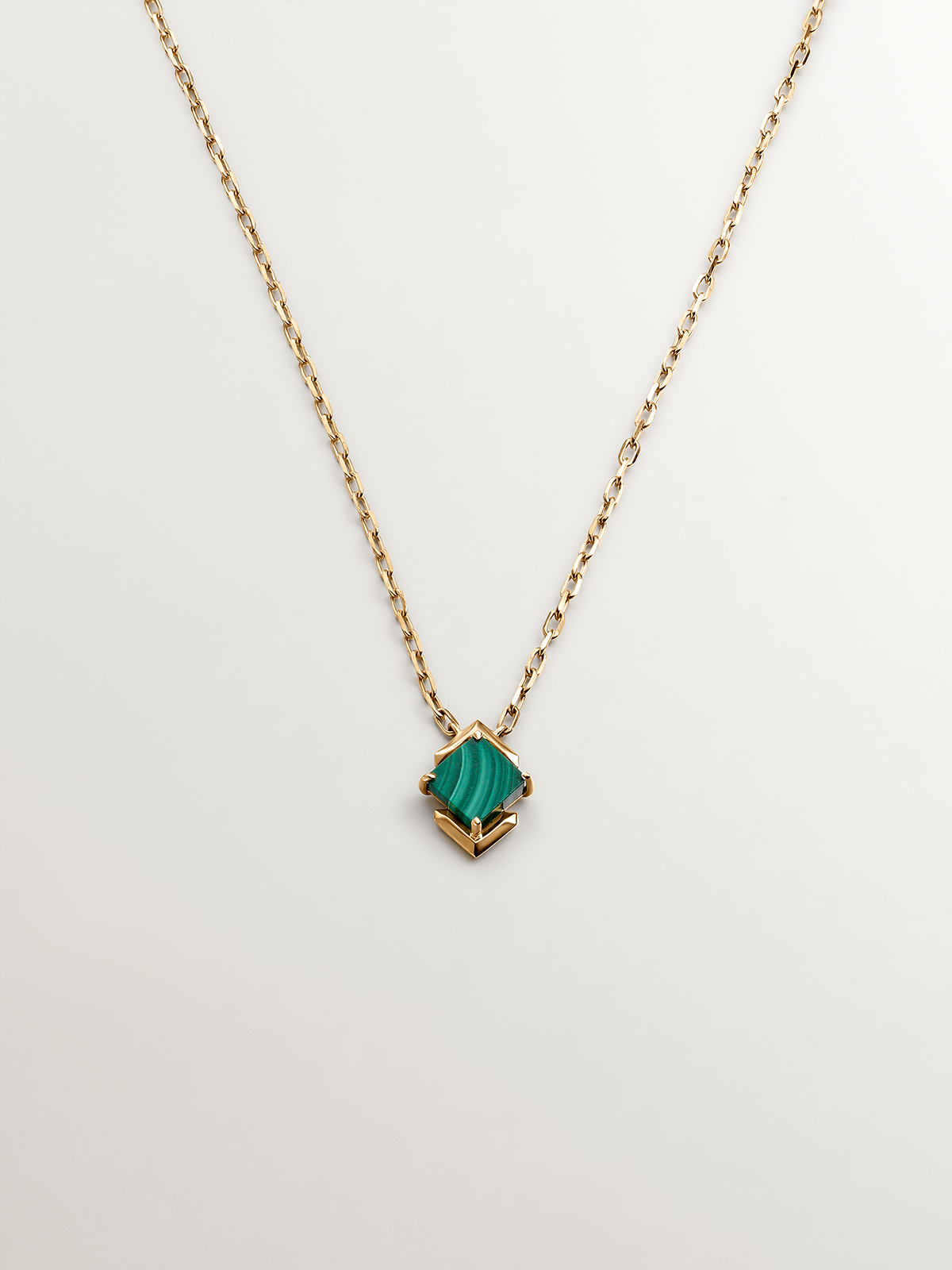 9K yellow gold pendant with green malachite