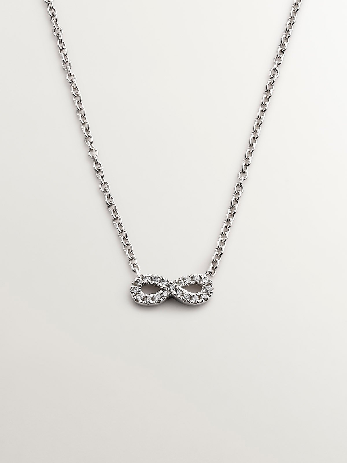 18K white gold pendant with infinity diamonds