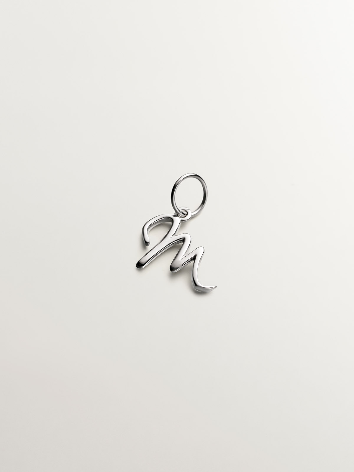 Charm de plata 925 con inicial M