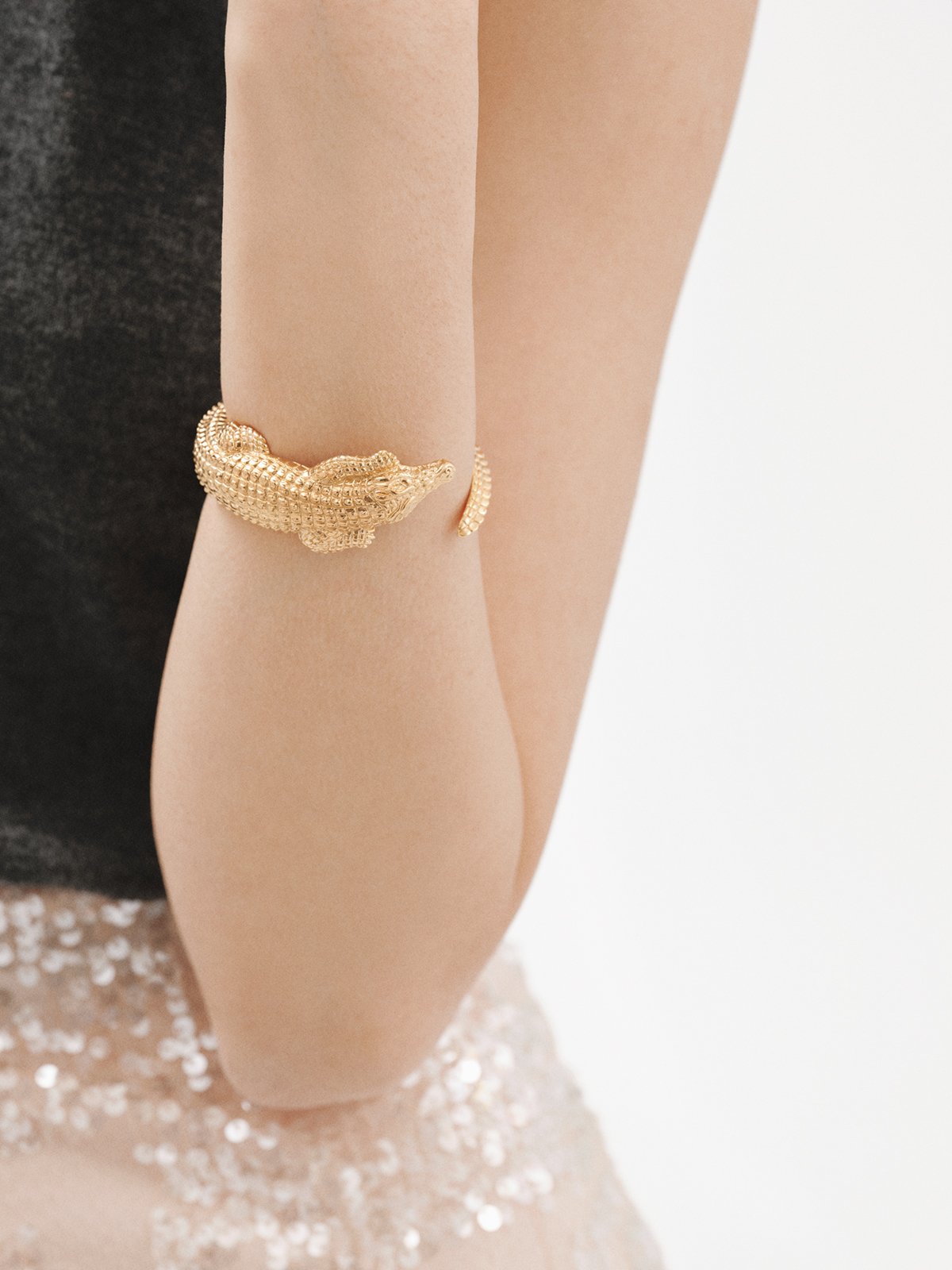 Brazalete de plata 925 bañada en oro amarillo de 18K con forma de cocodrilo